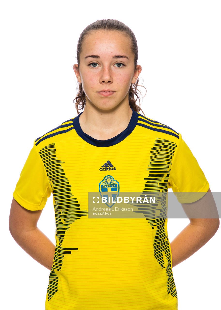 Athinna Persson Lundgren i F16-landslaget