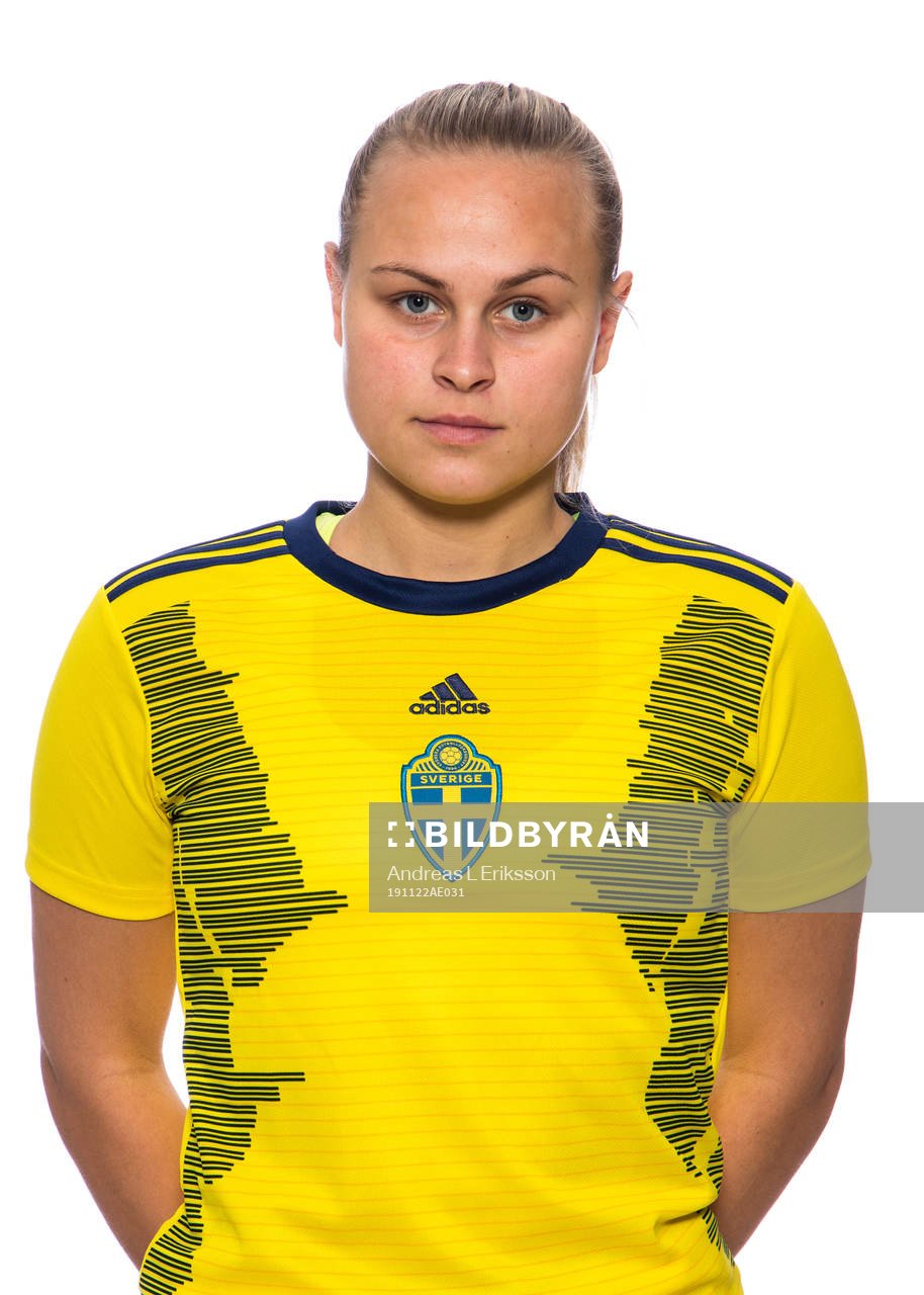Molly Wiklander i F16-landslaget