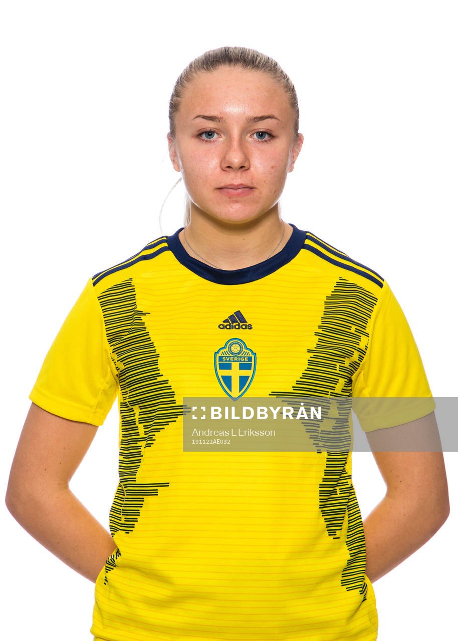 Adina Jansson i F16-landslaget