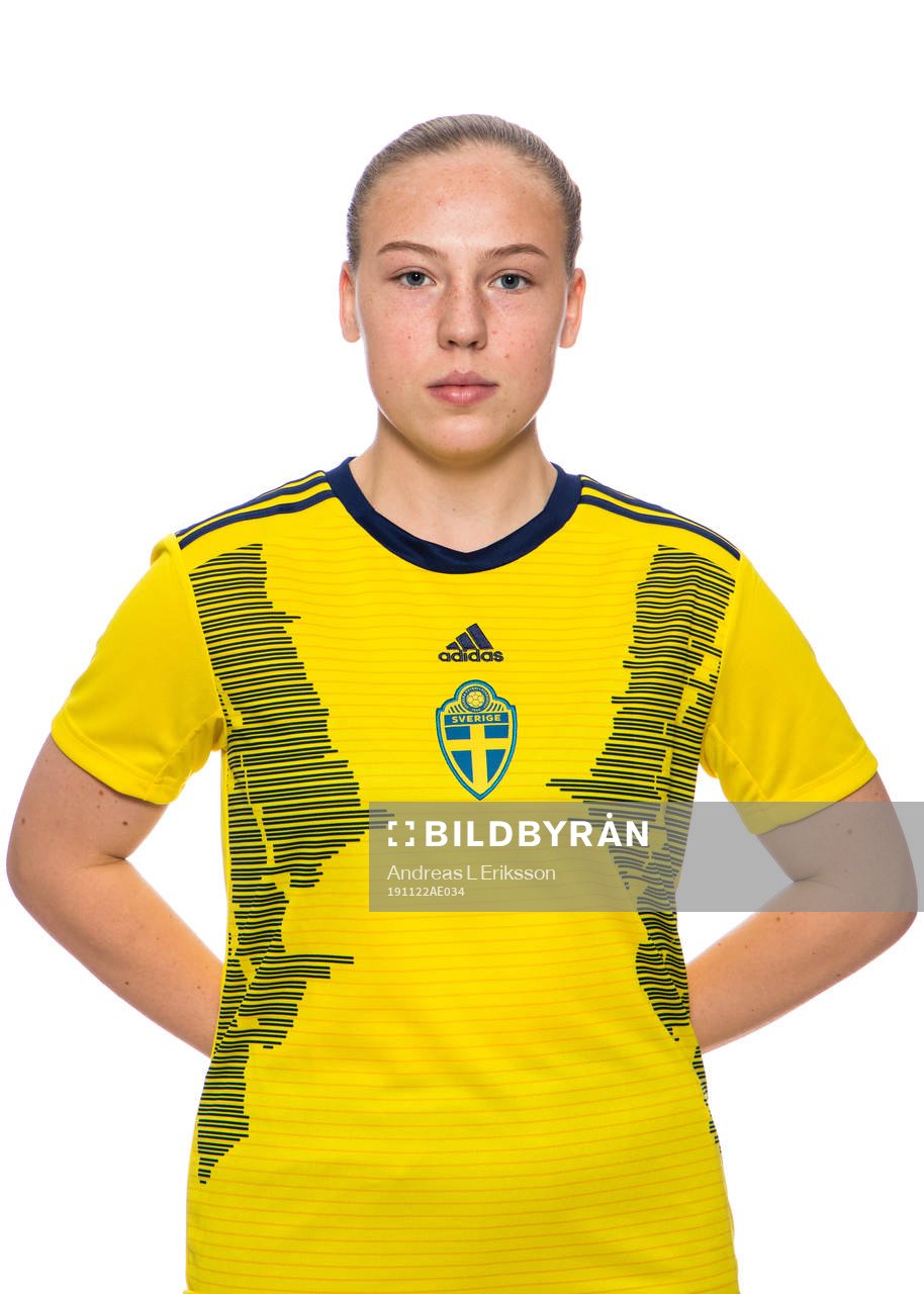 Ebba Cabander i F16-landslaget