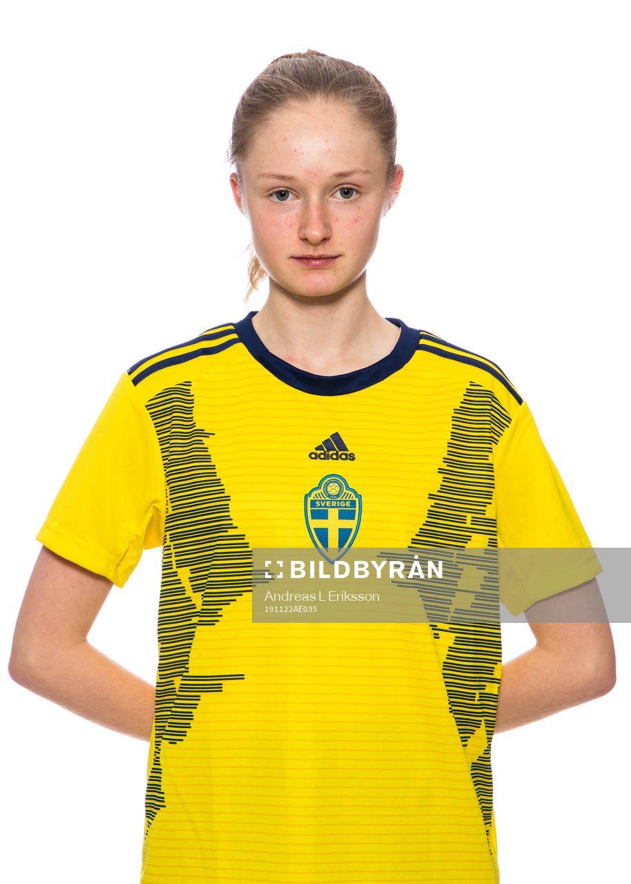 Lizette Kennethsson i F16-landslaget