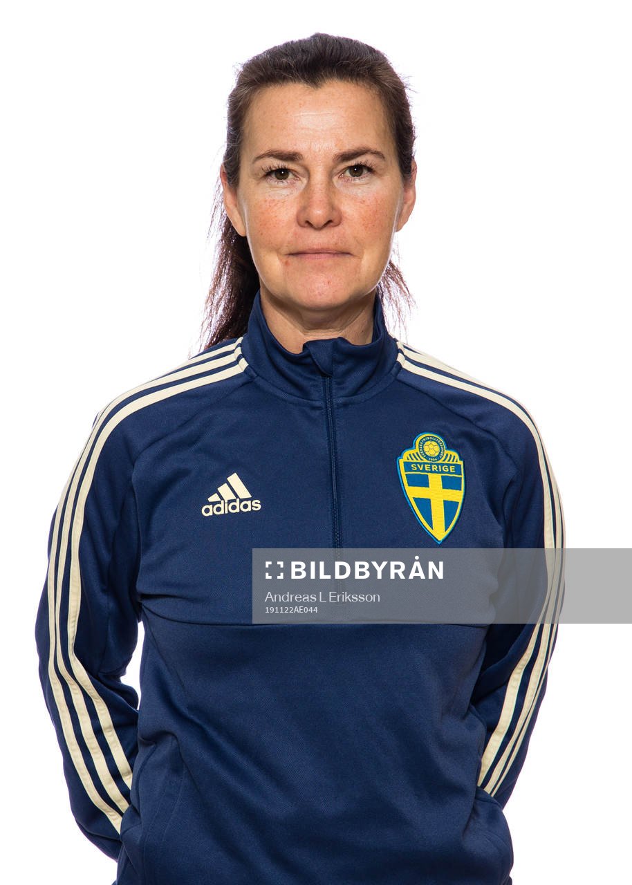 Tränare Lotta Hellenberg i F16-landslaget