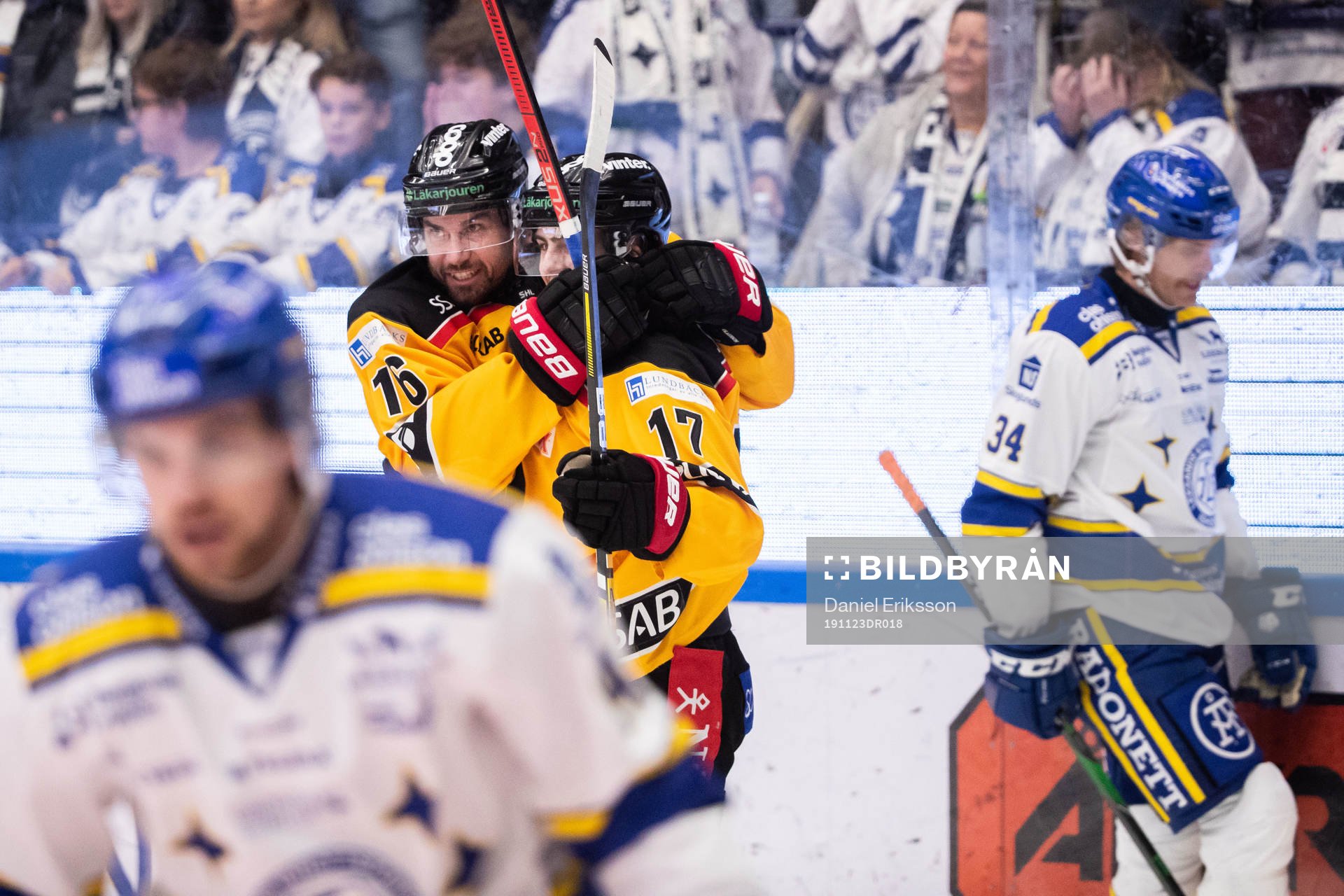 Luleås Niklas Olausson och Isac Brännström jublar