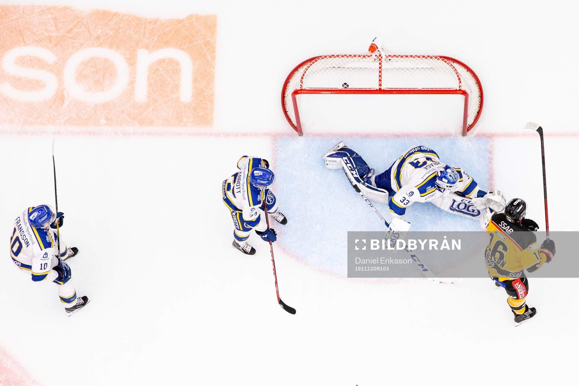 Luleås Niklas Olausson gör 0-3 bakom Leksands målvakt