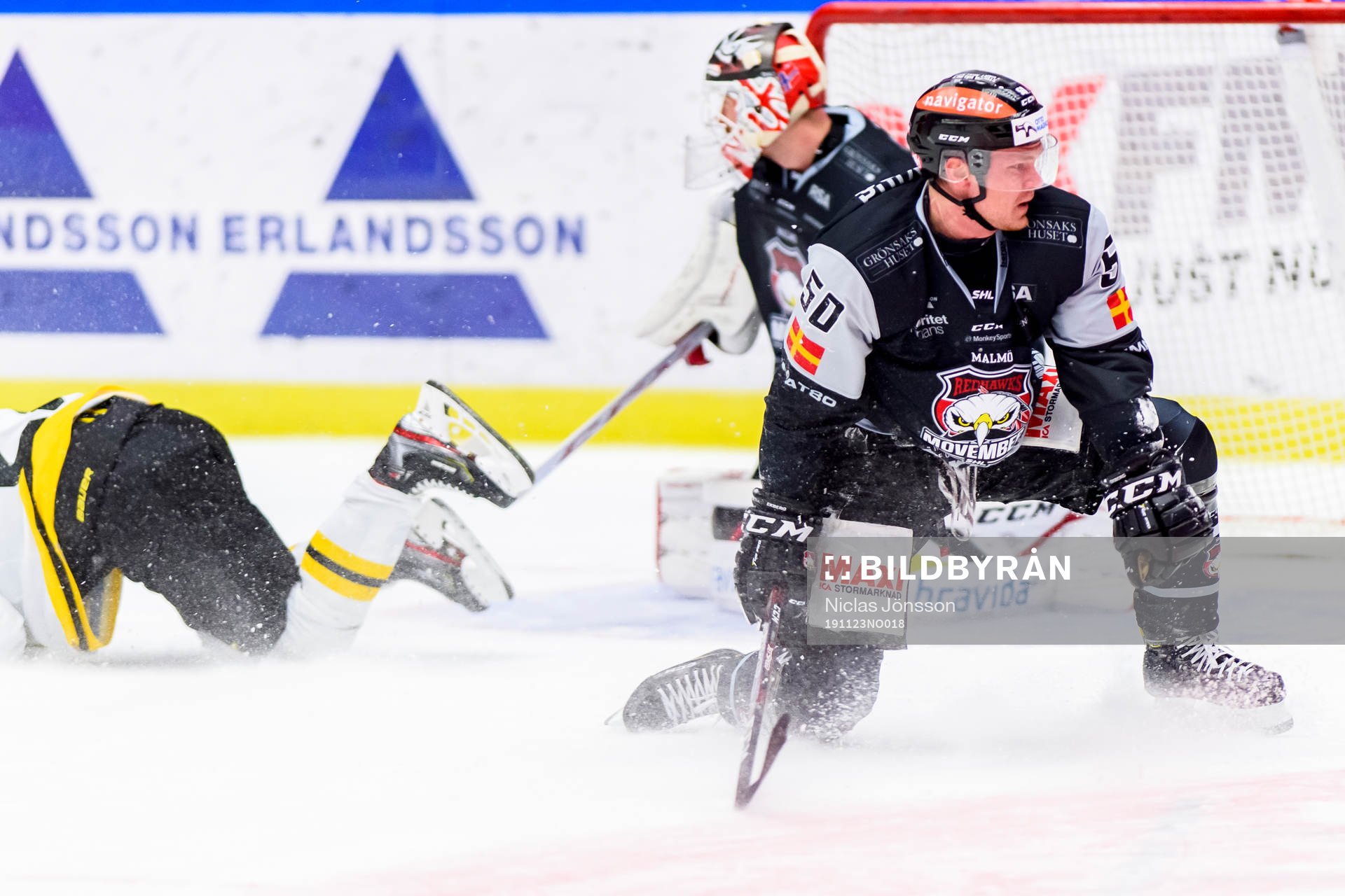 Malmö Redhawks Tobias Ekberg  orsakar en straff