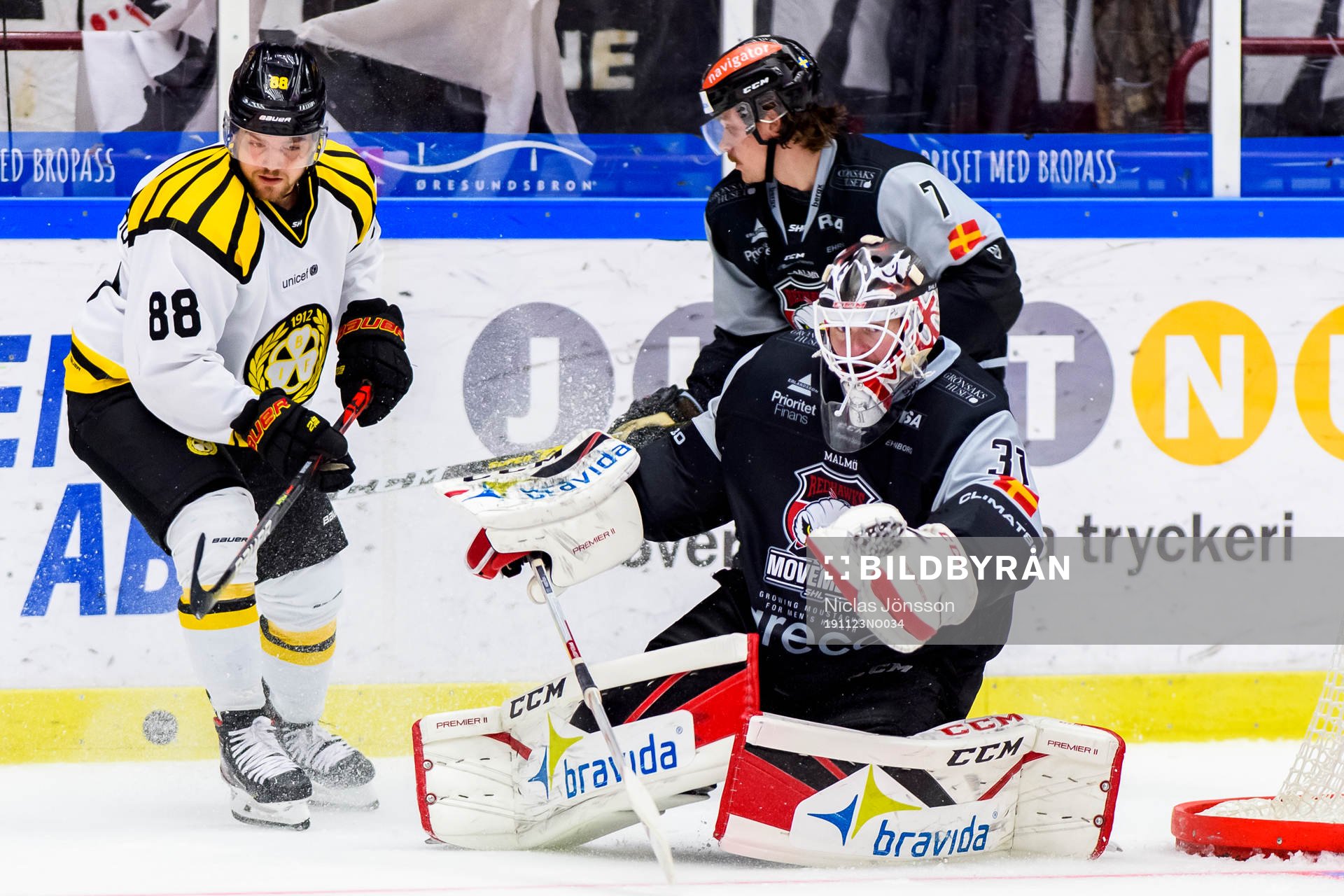 Brynäs Jaedon Descheneau  och Malmö Redhawks målvakt