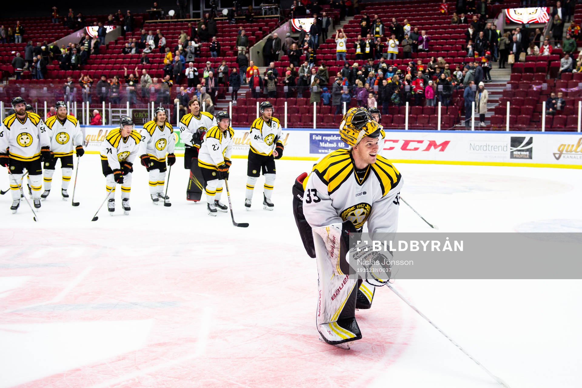 Brynäs målvakt Samuel Ersson jublar