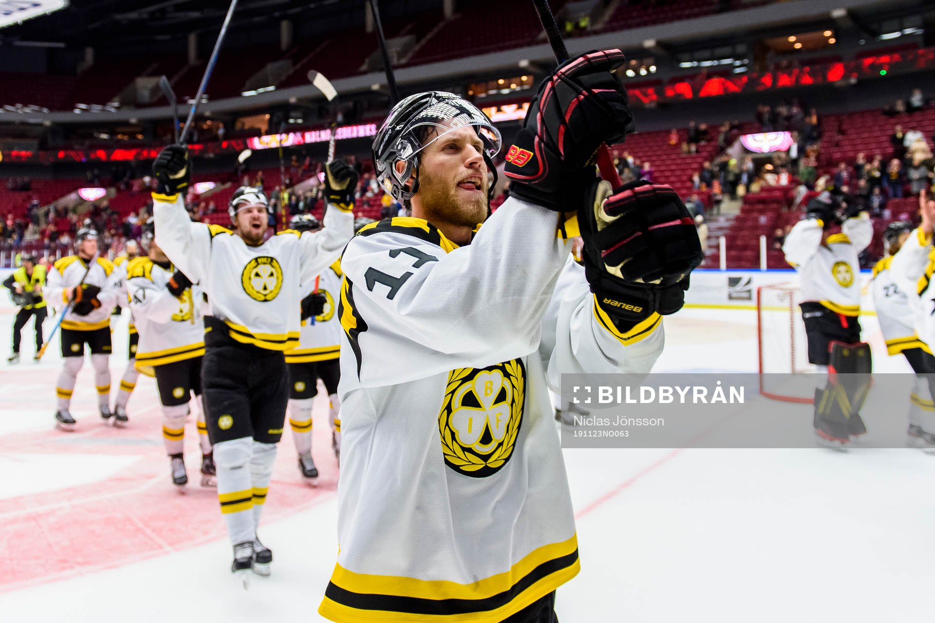 Brynäs Josef Ingman  jublar