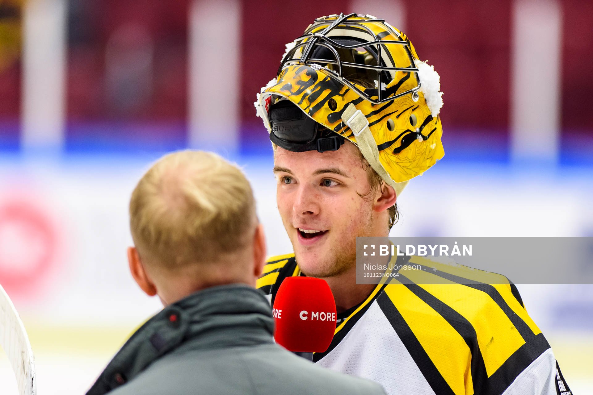 Brynäs målvakt Samuel Ersson blir intervjuad av cmore