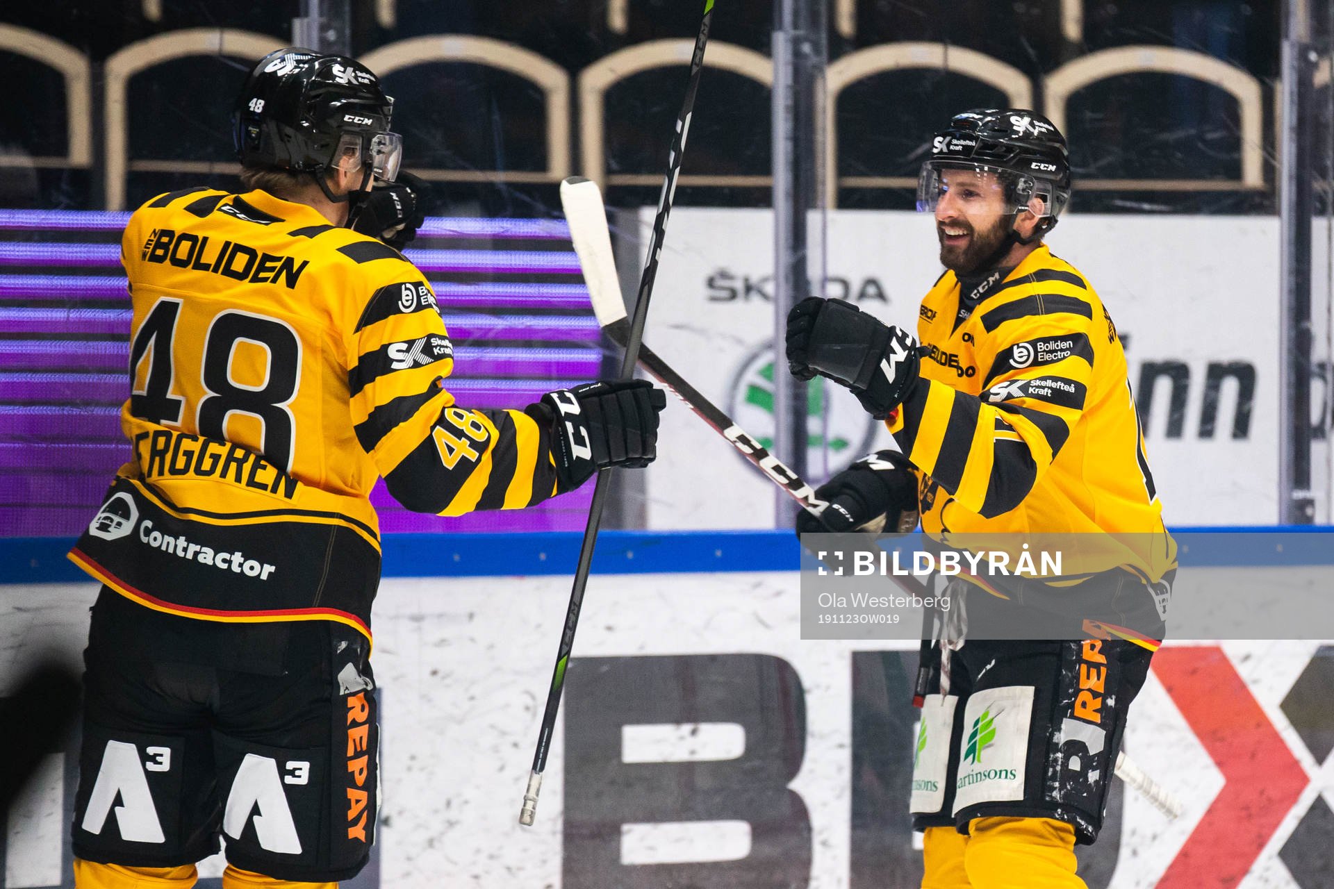 Skellefteås Jonatan Berggren och Tom Pyatt jublar
