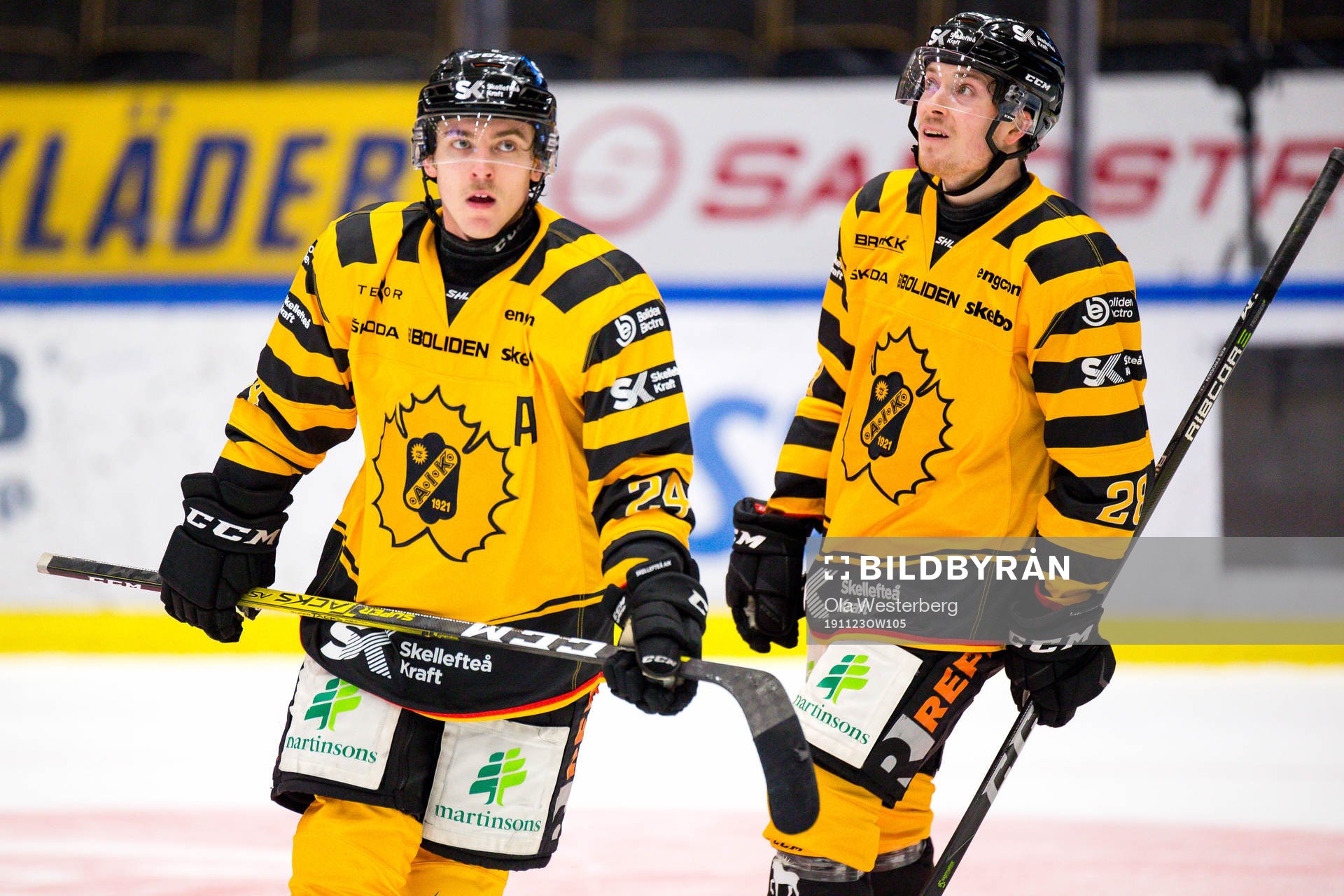 Skellefteås Andreas Wingerli och Jesper Frödén jublar