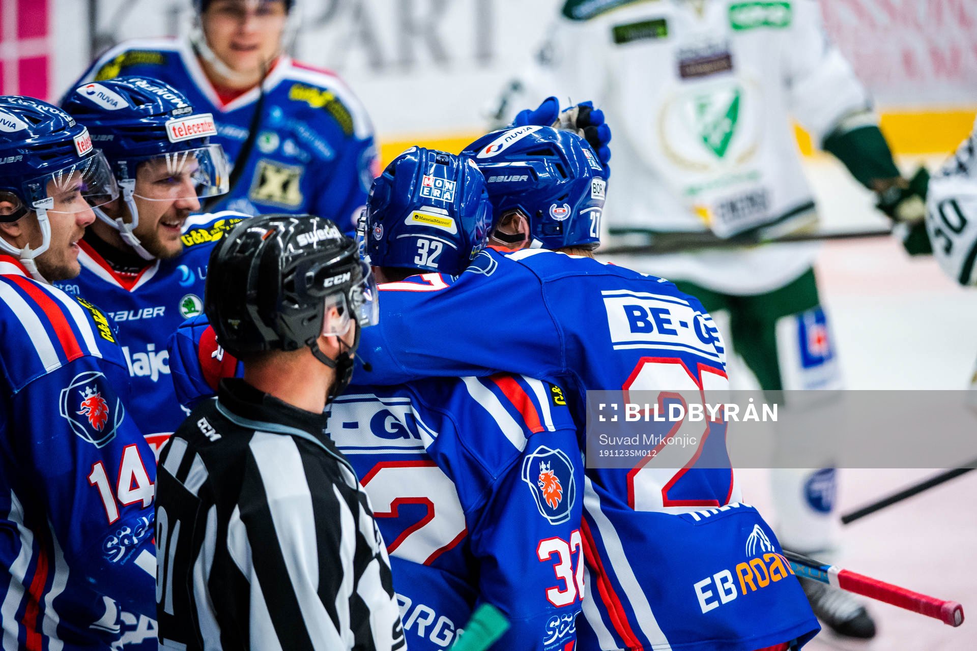 Oskarshamns Markus Modigs jublar med lagkamrater