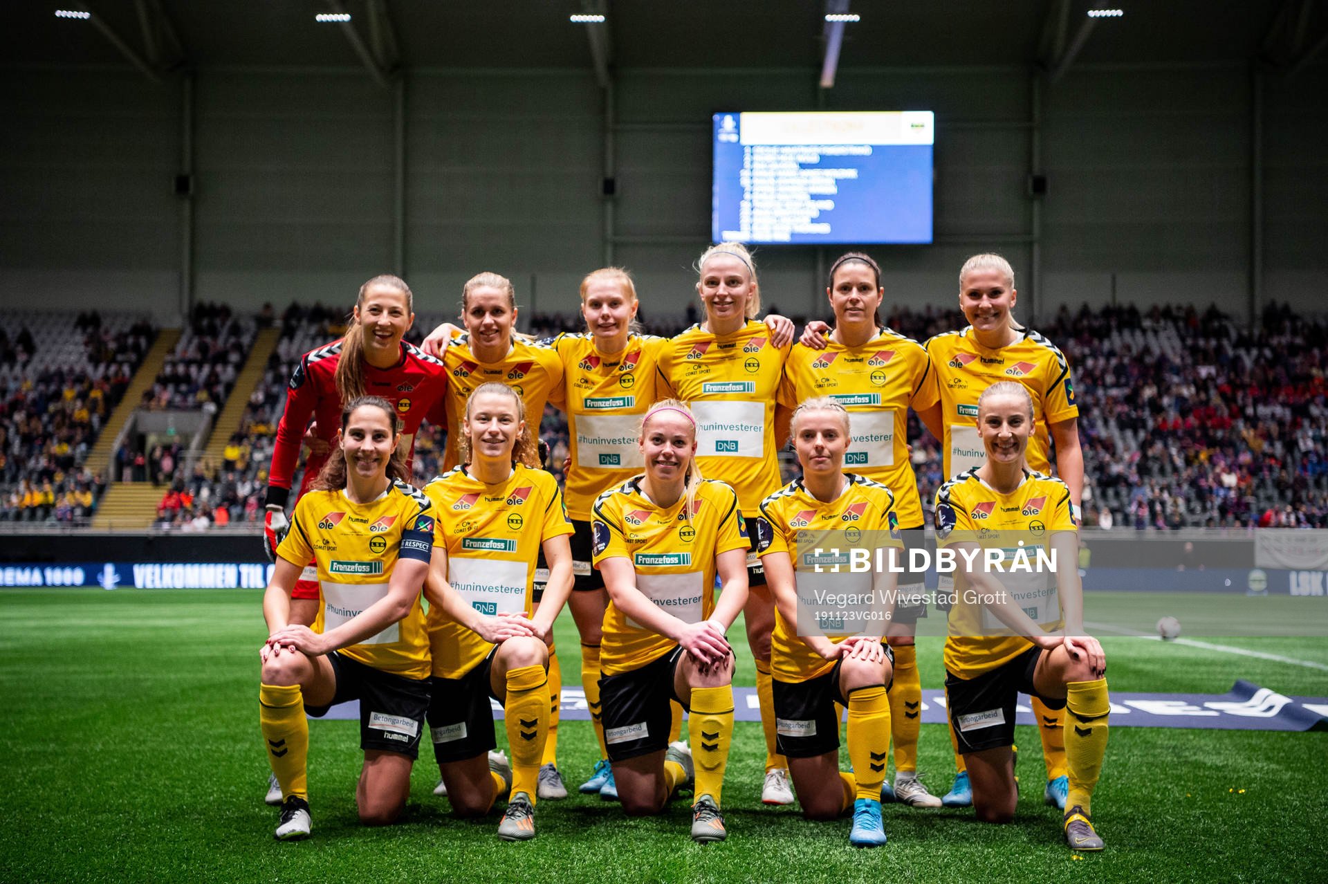 Goalkeeper Cecilie Fiskerstrand (2nd row), Elise Thorsnes,
