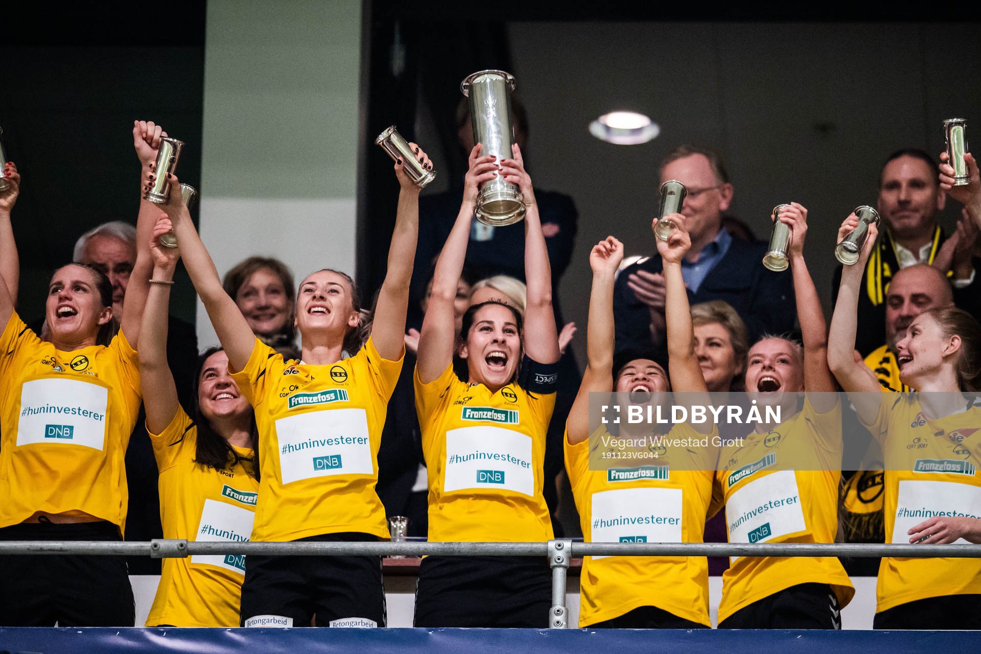 Ingrid Moe Wold of LSK Kvinner lifts the trophy