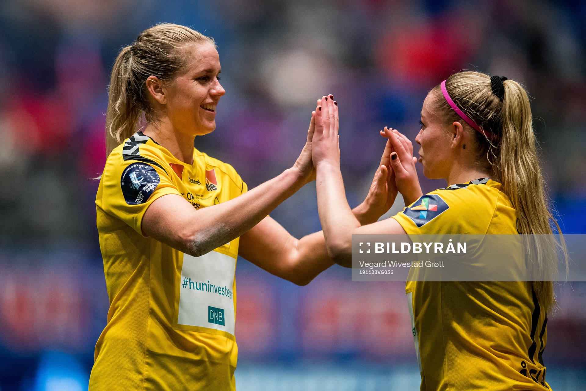 Elise Thorsnes of LSK Kvinner celebrates with Therese Sessy Åsland after the women’s cup final between LSK Kvinner and Vålerenga on November 23, 2019 in Fornebu.