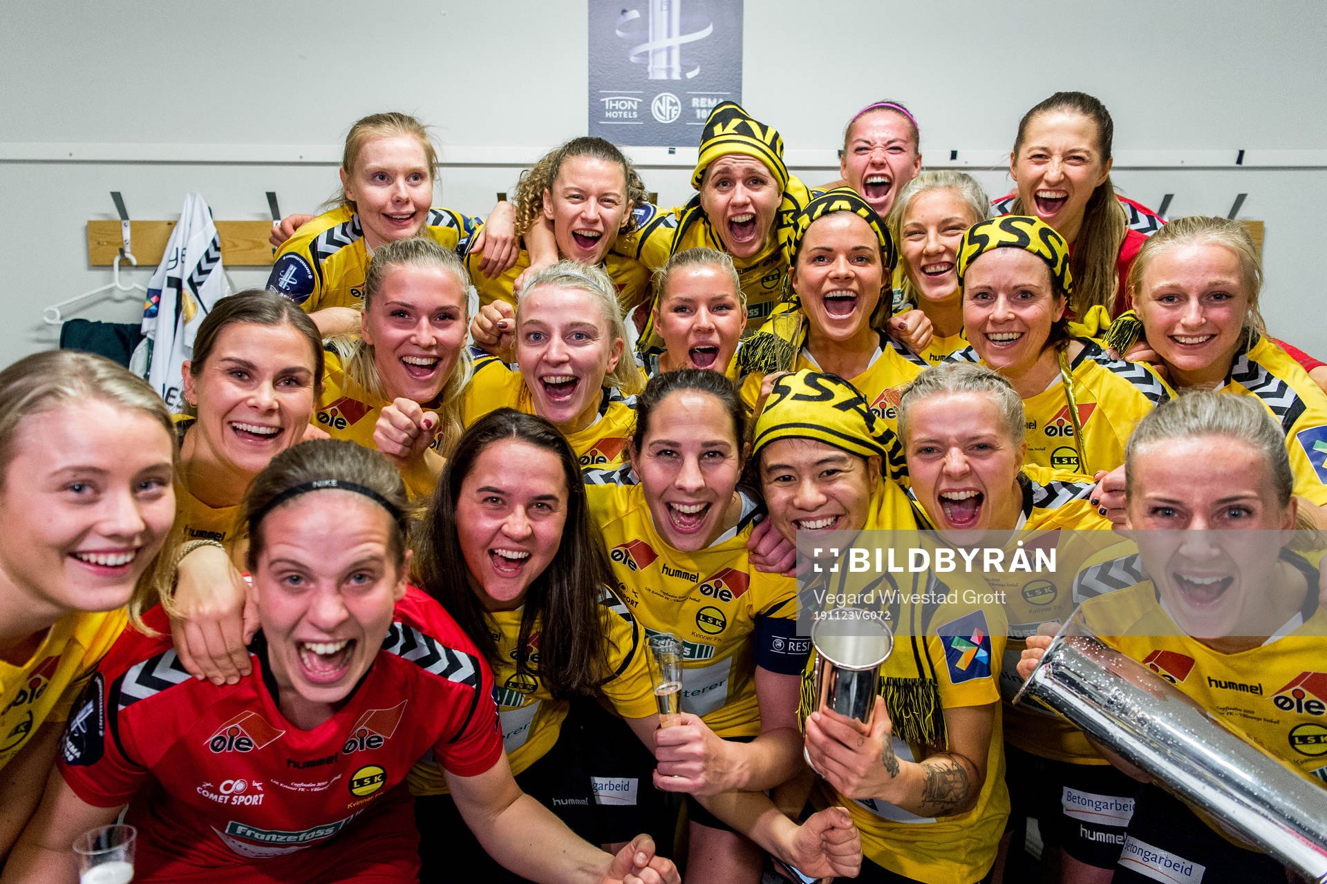Emilie Haavi, goalkeeper Ida Norstrøm, Malin Brenn, Emilie Nautnes, Heidi Elisabeth Ellingsen, Ina Gausdal, Synne Skinnes Hansen, Ingrid Moe Wold, Elise Thorsnes, Meryll Abrahamsen, Cathrine Dekkerhus, Therese Sessy Åsland, Emilie Marie Woldvik, Isabell Bachor, goalkeeper Cecilie Fiskerstrand, Anja Sønstevold and the players of LSK Kvinner celebrate in the dressing room after winning the women’s cup final between LSK Kvinner and Vålerenga on November 23, 2019 in Fornebu.