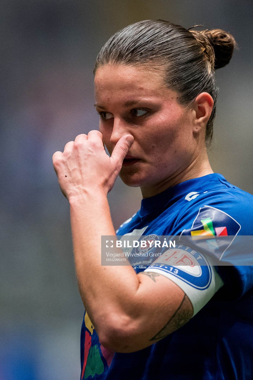 Sherida Spitse of Vålerenga looks dejected