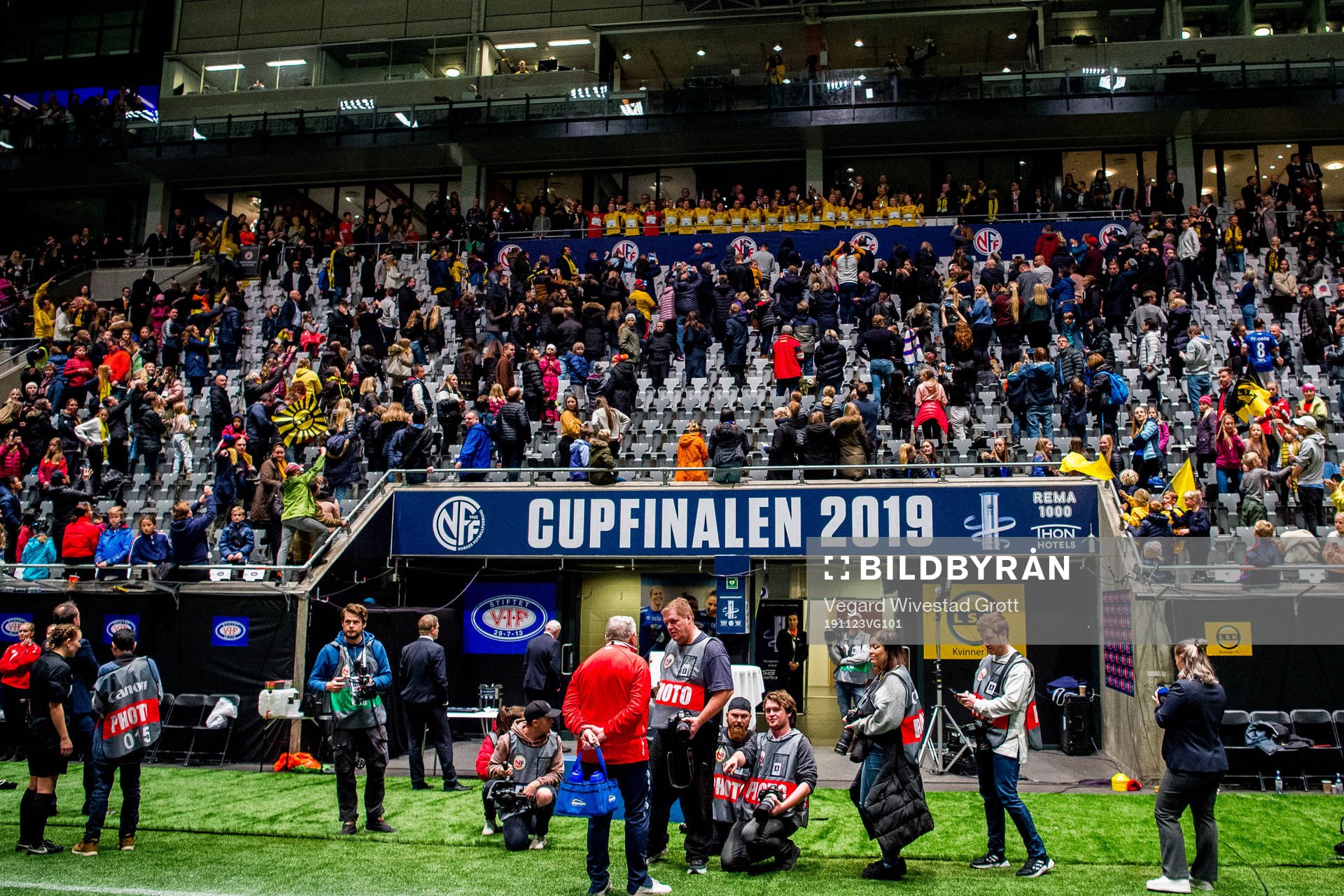 The players of LSK Kvinner celebrate