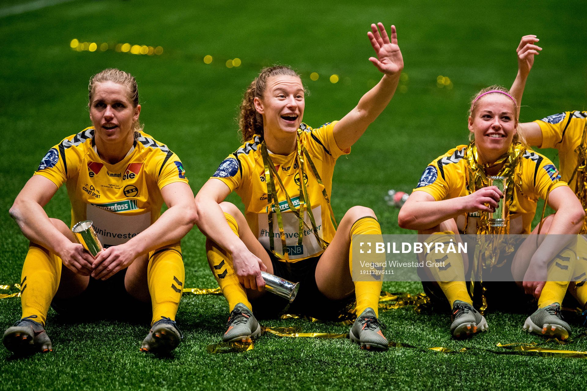 Elise Thorsnes, Synne Skinnes Hansen and Therese Sessy