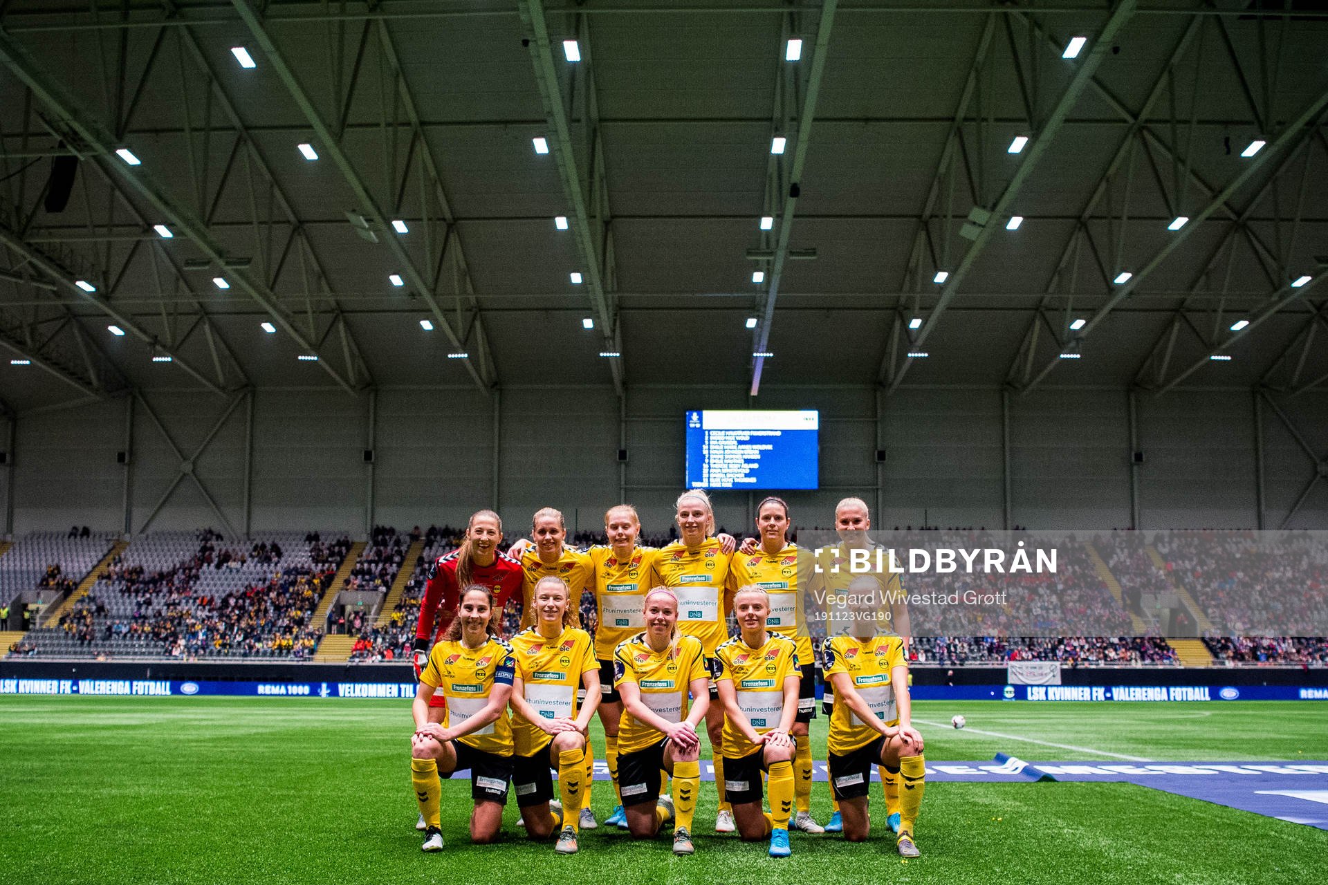 Goalkeeper Cecilie Fiskerstrand (2nd row), Elise Thorsnes,
