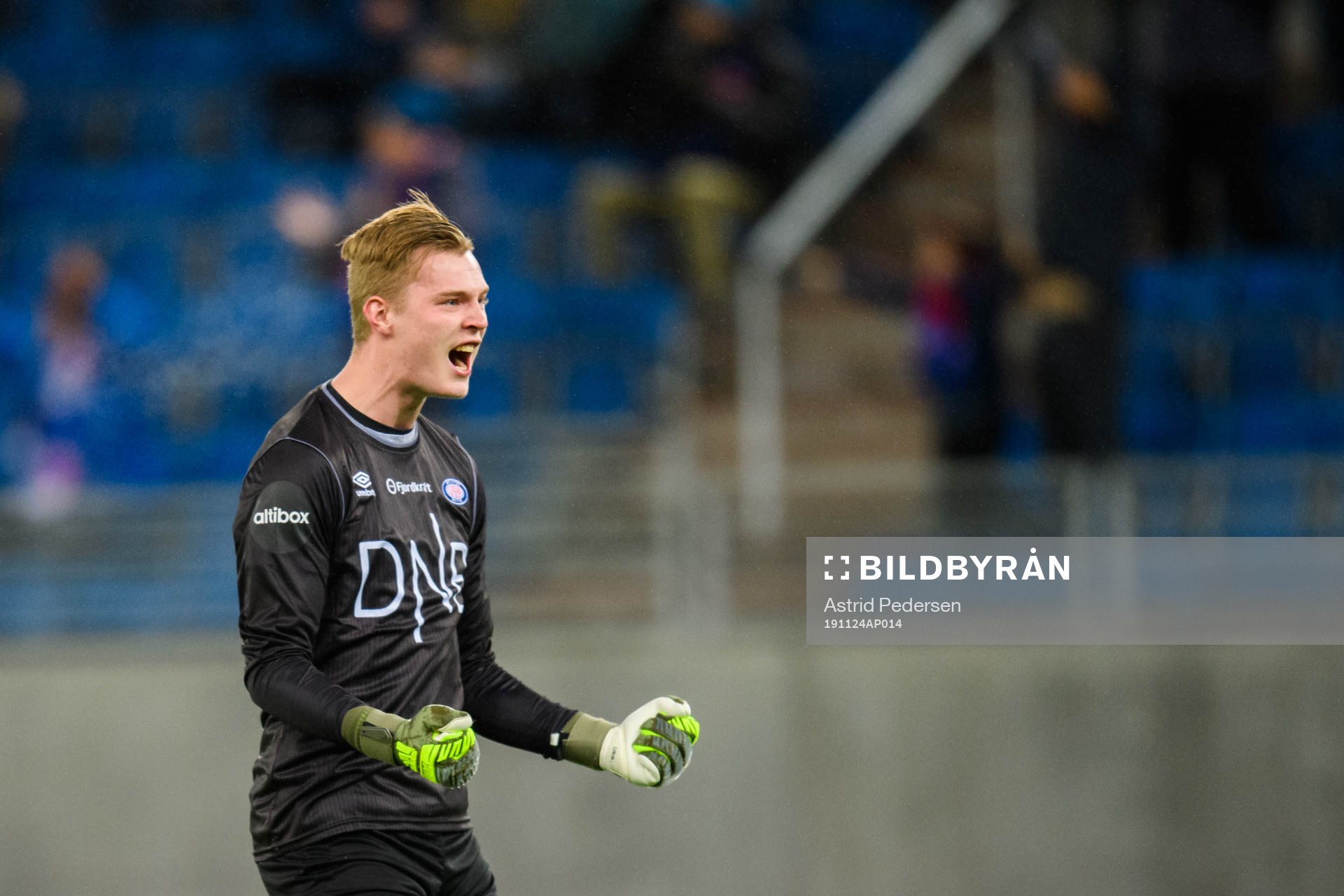Goalkeeper Kristoffer Sundquist Klaesson of Vålerenga