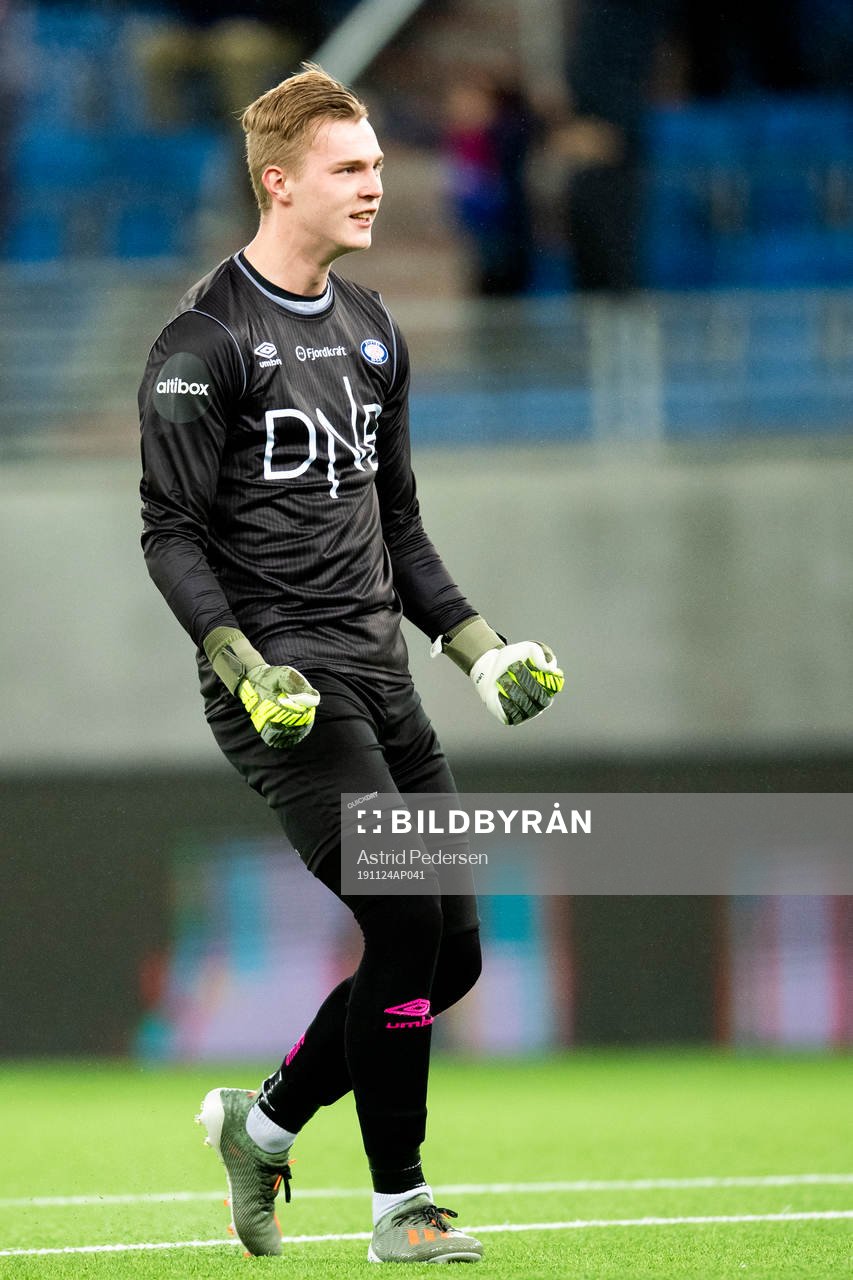 Goalkeeper Kristoffer Sundquist Klaesson of Vålerenga