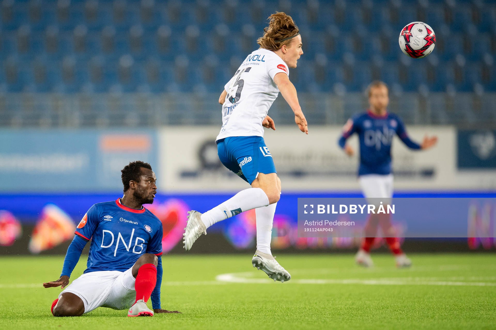 Mohammed Abu of Vålerenga and Tobias Christensen of Molde