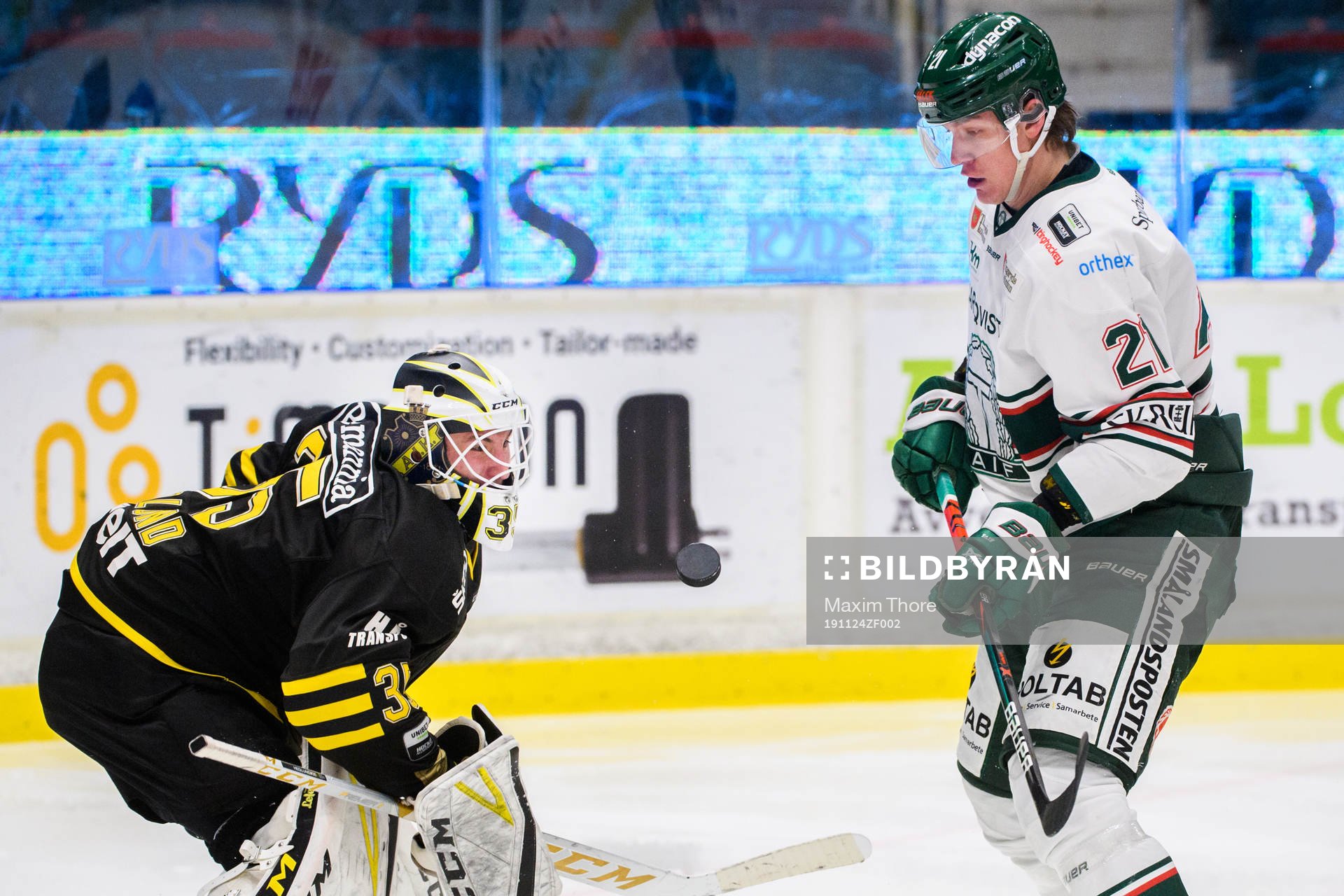 s målvakt August Hedlund och Tingsryds Gustav Olhaver