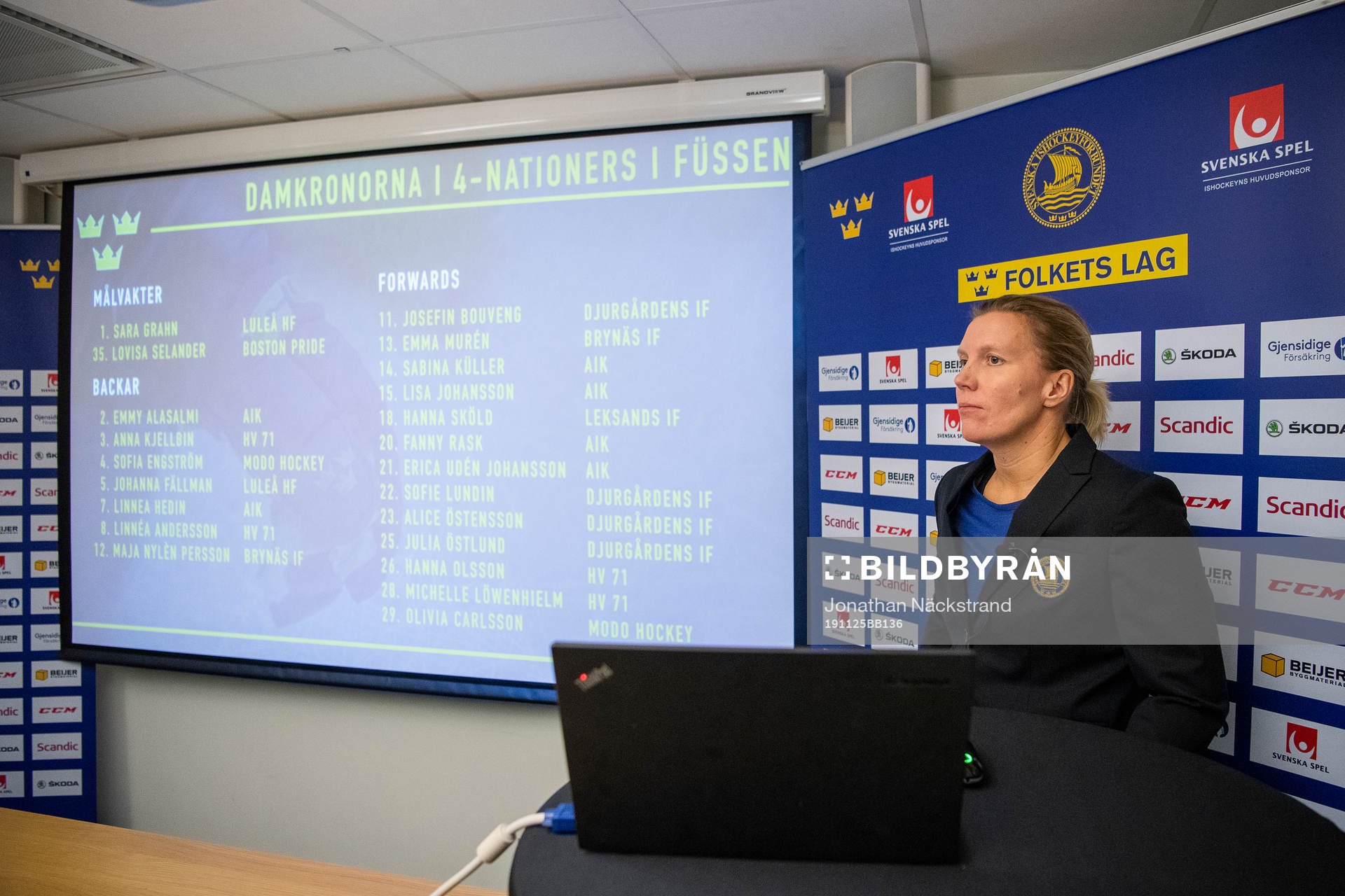 Damkronornas huvudcoach Ylva Martinsen presenterar truppen