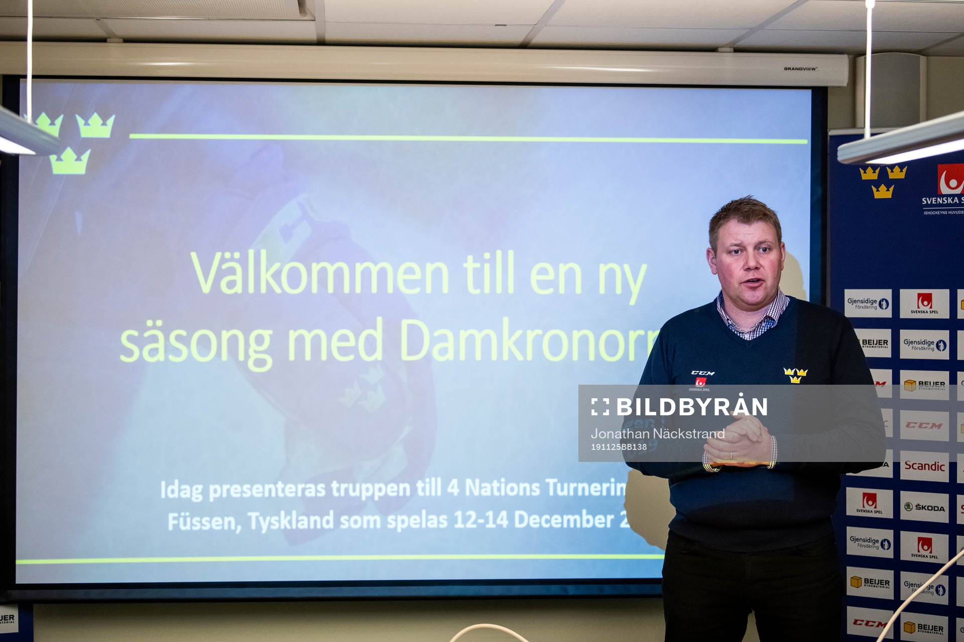 Damkronornas landslagschef Olof Östblom