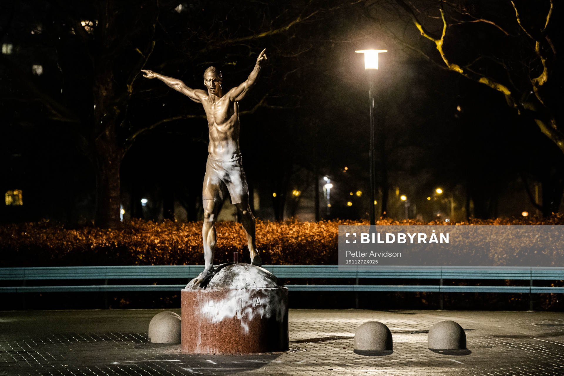 The statue of Zlatan Ibrahimovic has been vandalized