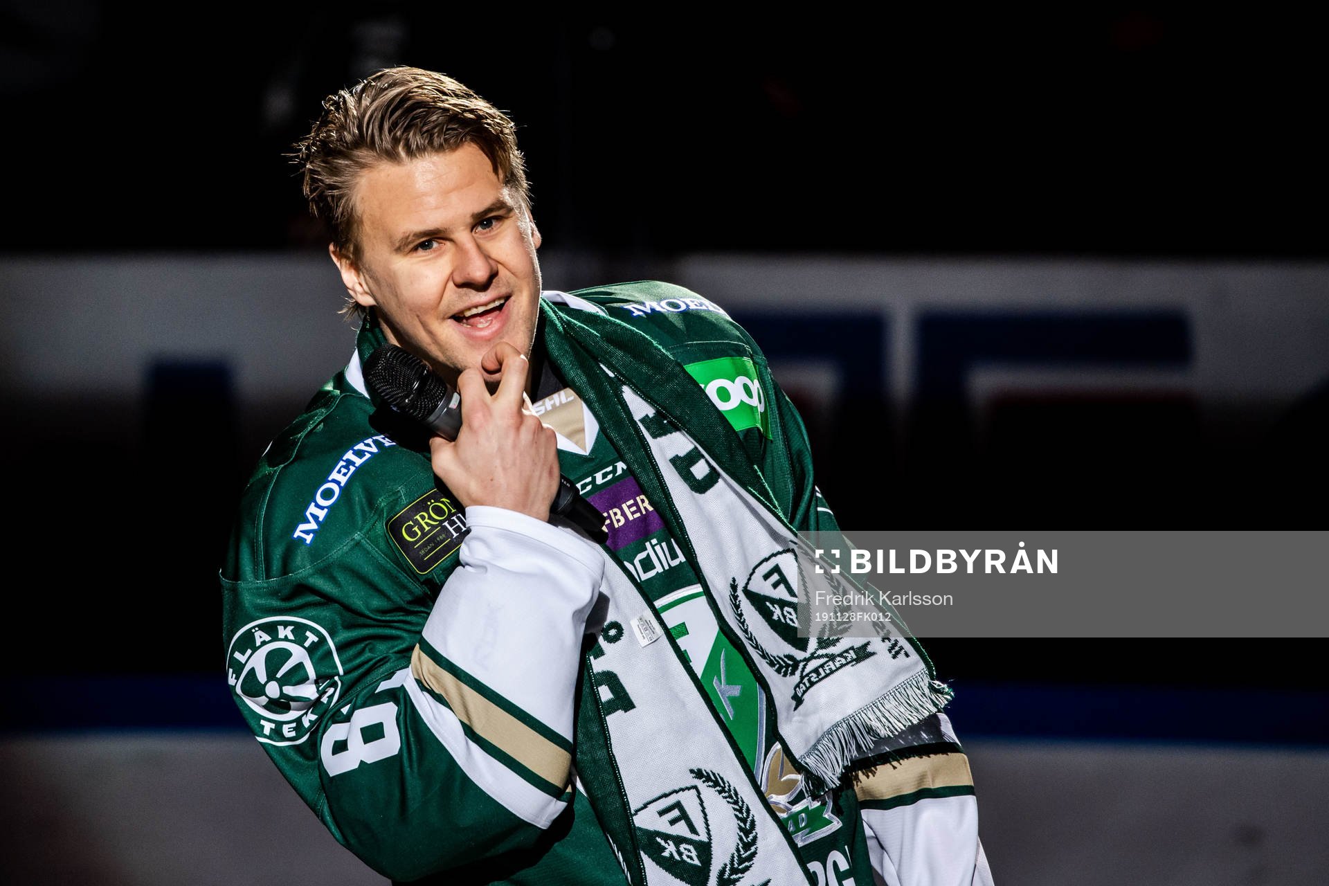 Färjestads Mikael Johansson tackas av