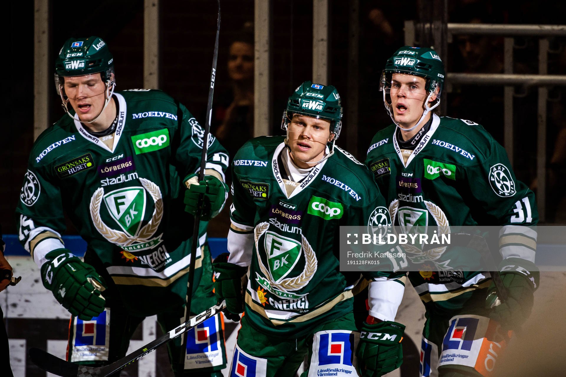Färjestads Daniel Viksten jublar med lagkamrater