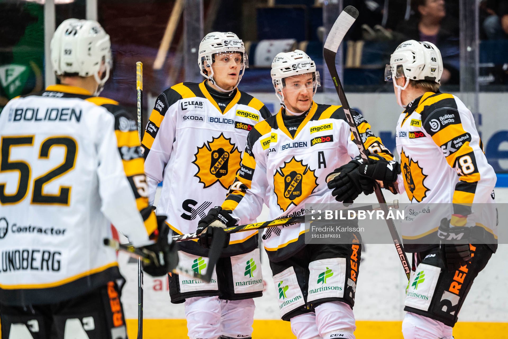 Skellefteås Jonathan Pudas jublar med lagkamrater
