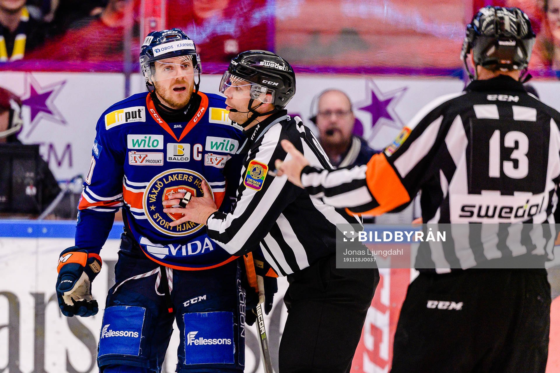 Växjös Erik Josefsson reagerar på ett domslut