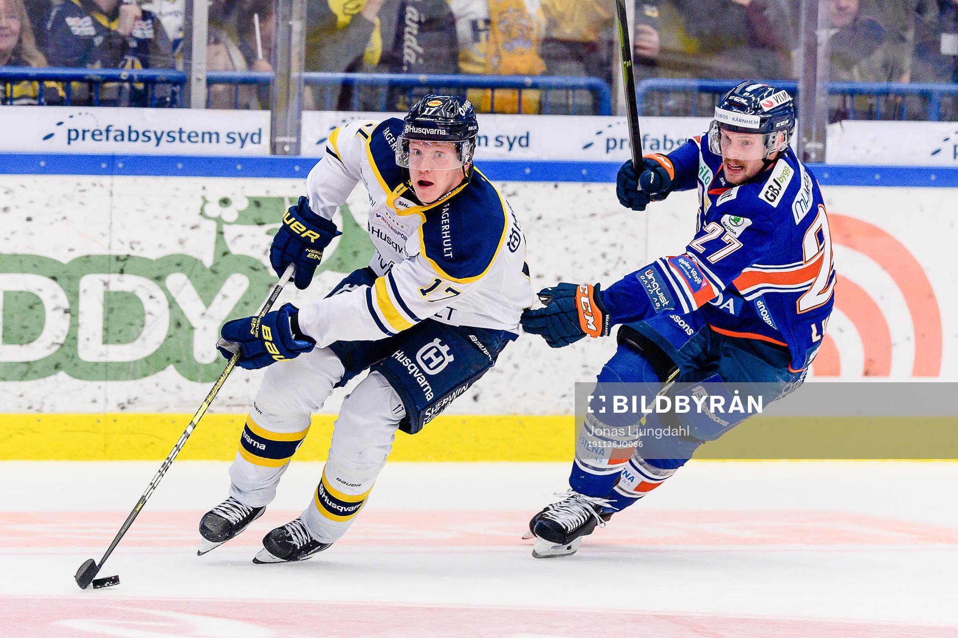 s Emil Johansson jagas av Växjös Martin Lundberg