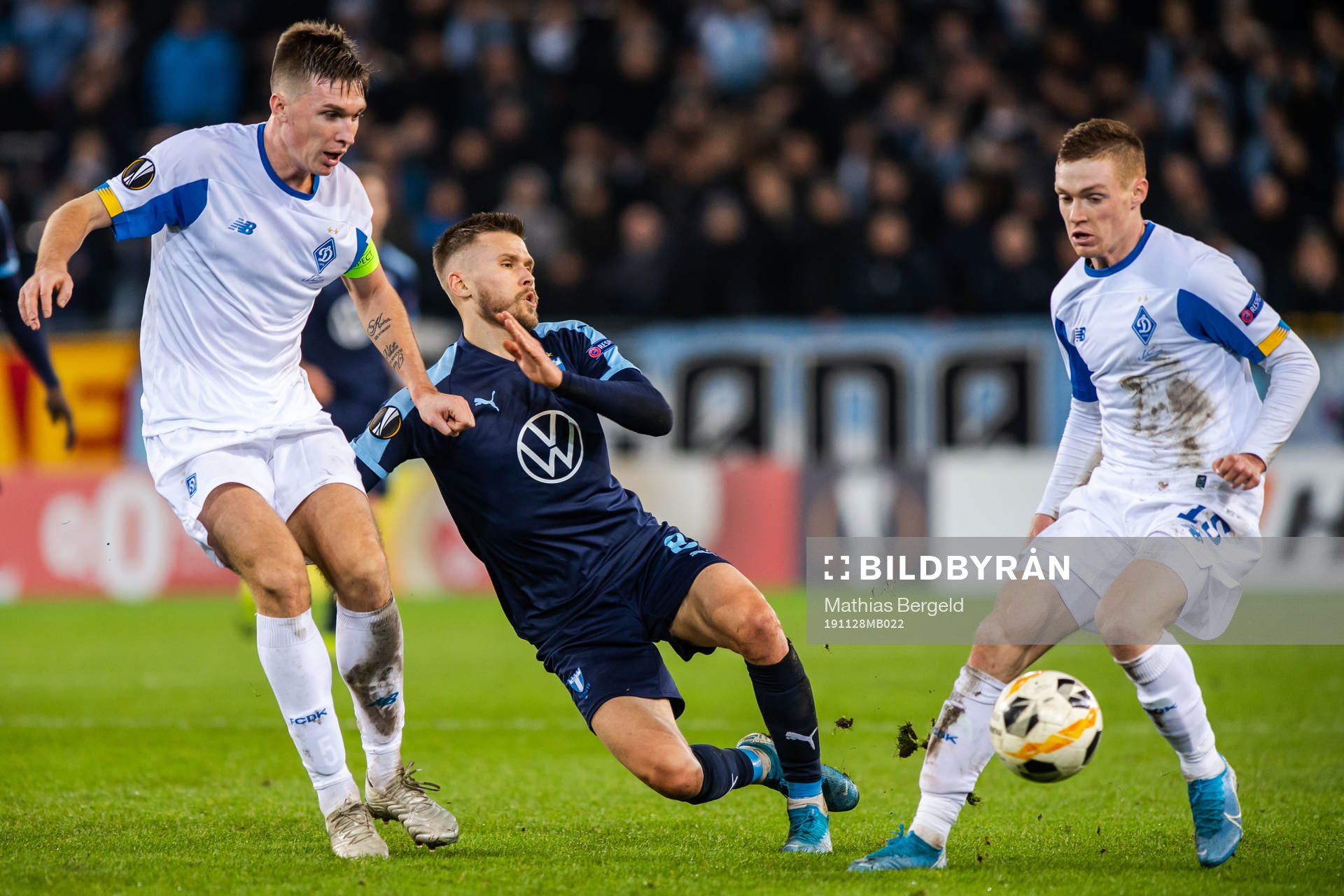 Serhiy Sydorchuk and Viktor Tsyganov of Dynamo Kiev against