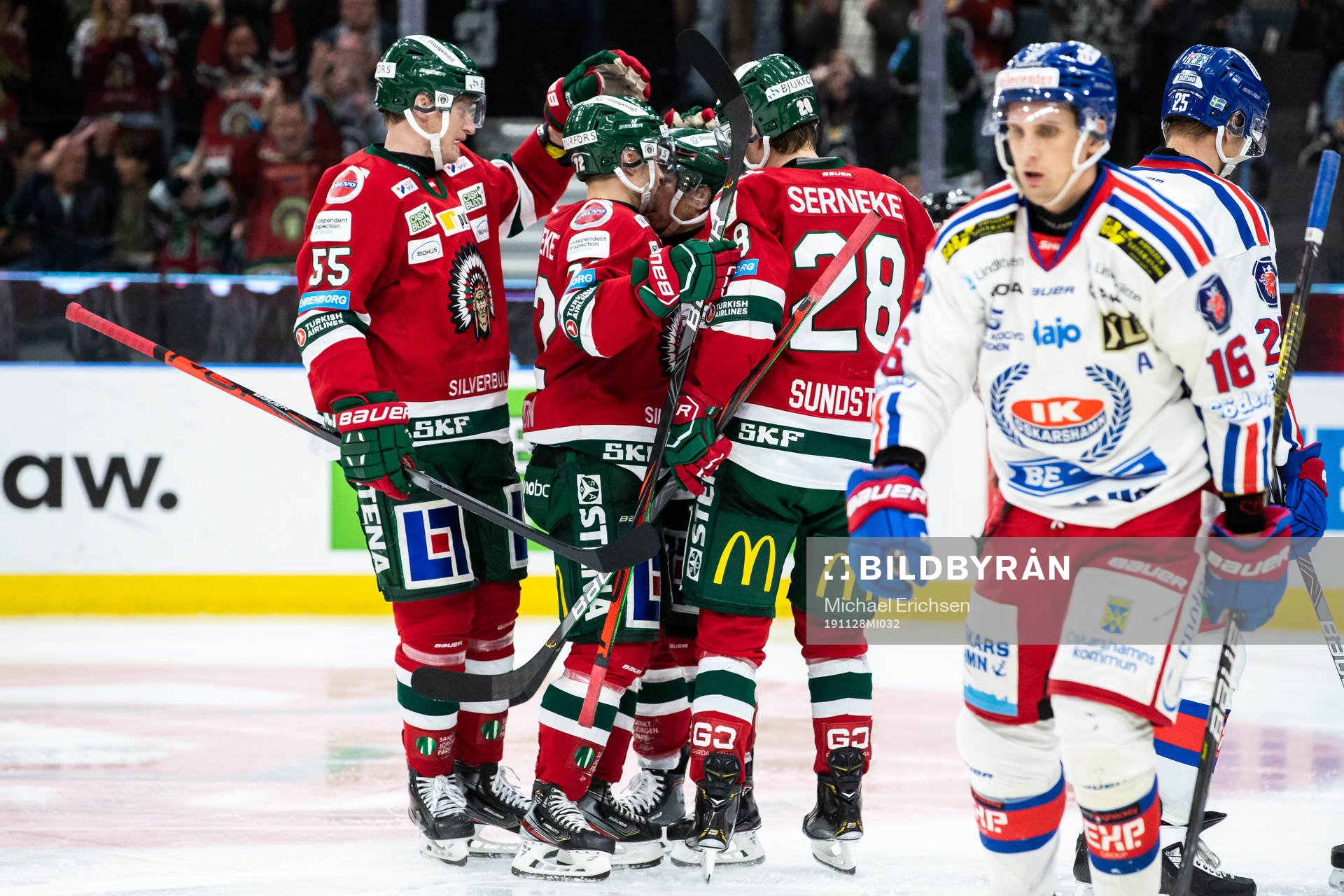 Frölundas Patrik Carlsson jublar med lagkamrater