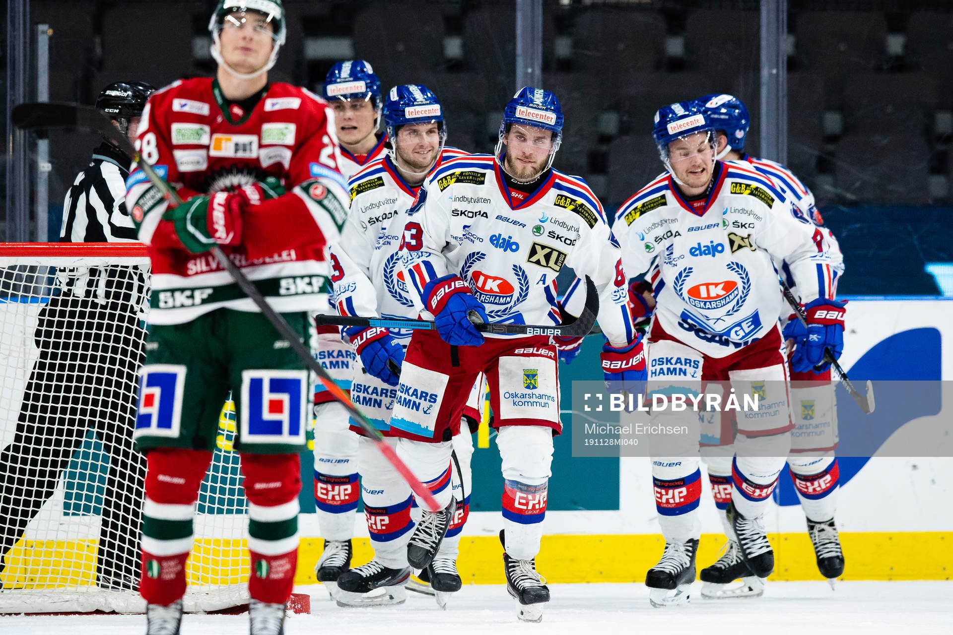 Oskarshamns Robin Söderqvist jublar med lagkamrater