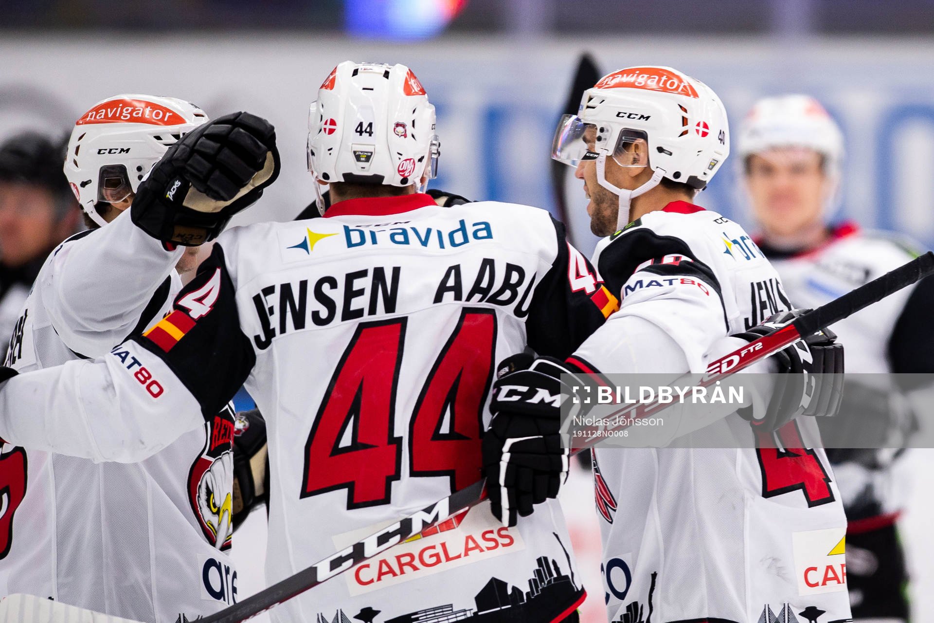 Malmö Redhawks Jesper Jensen Aabo jublar med lagkamrater