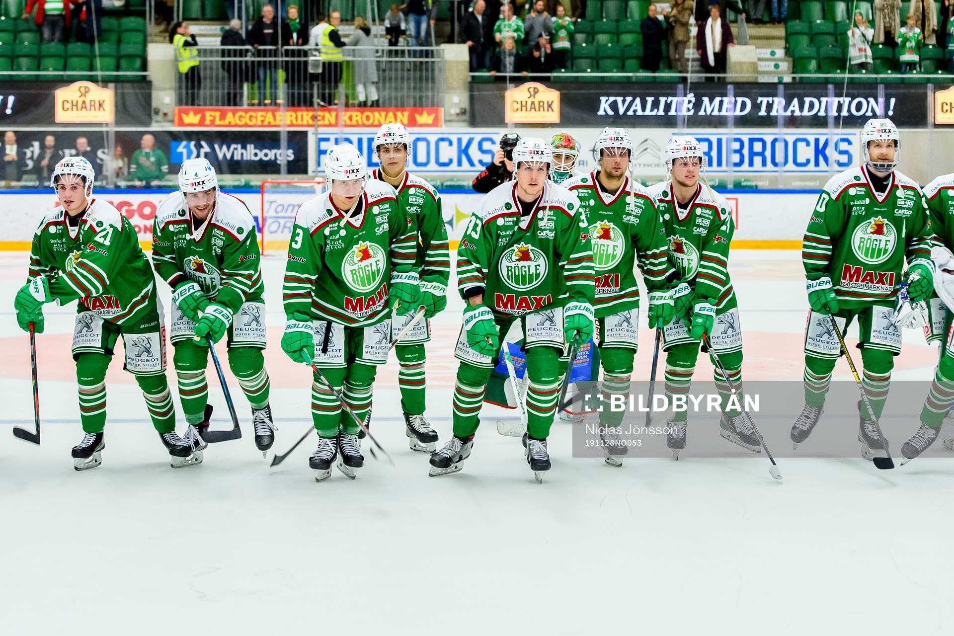 Rögles Niklas Hansson jublar med laget