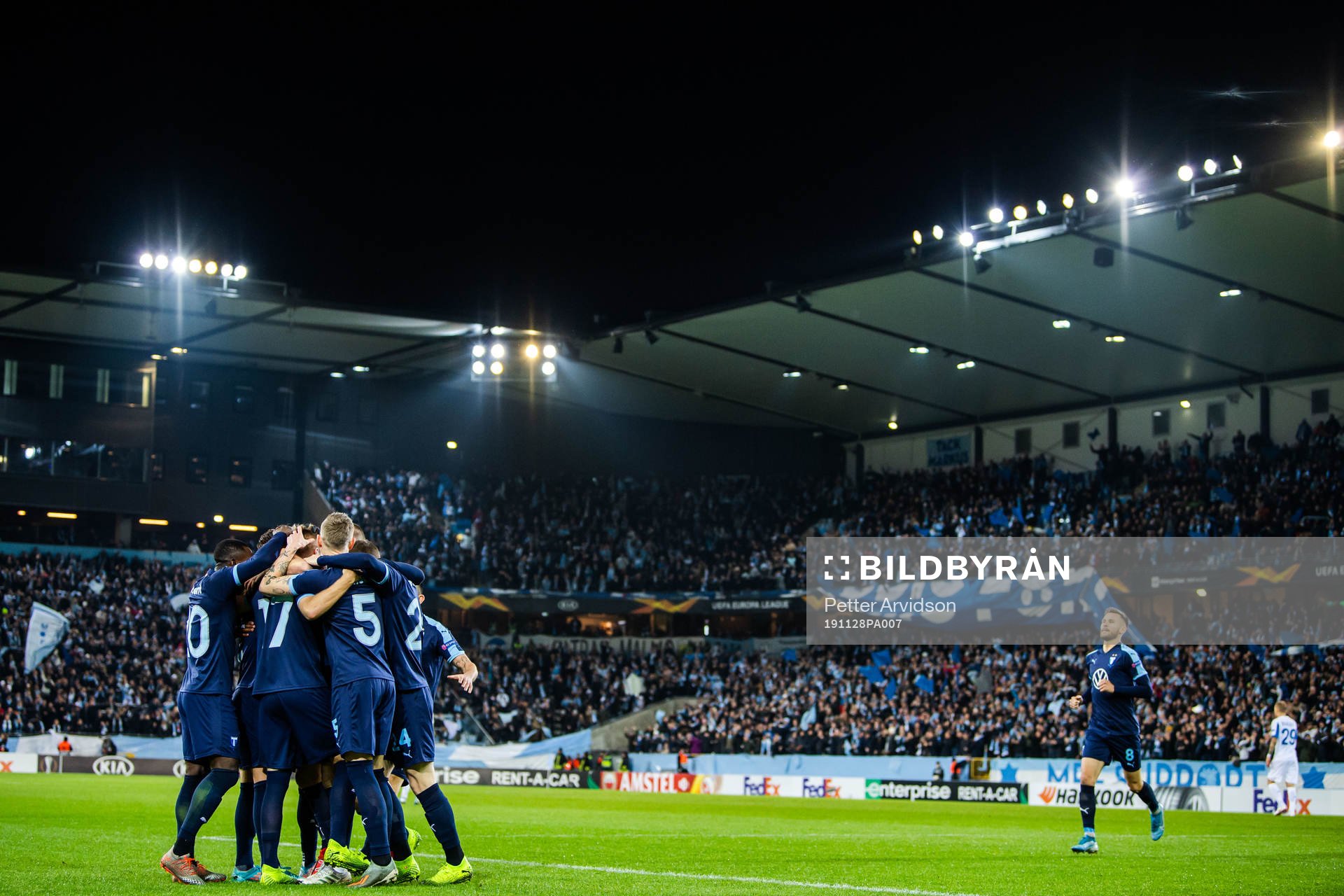 Rasmus Bengtsson of Malmö FF celebrate with teammates