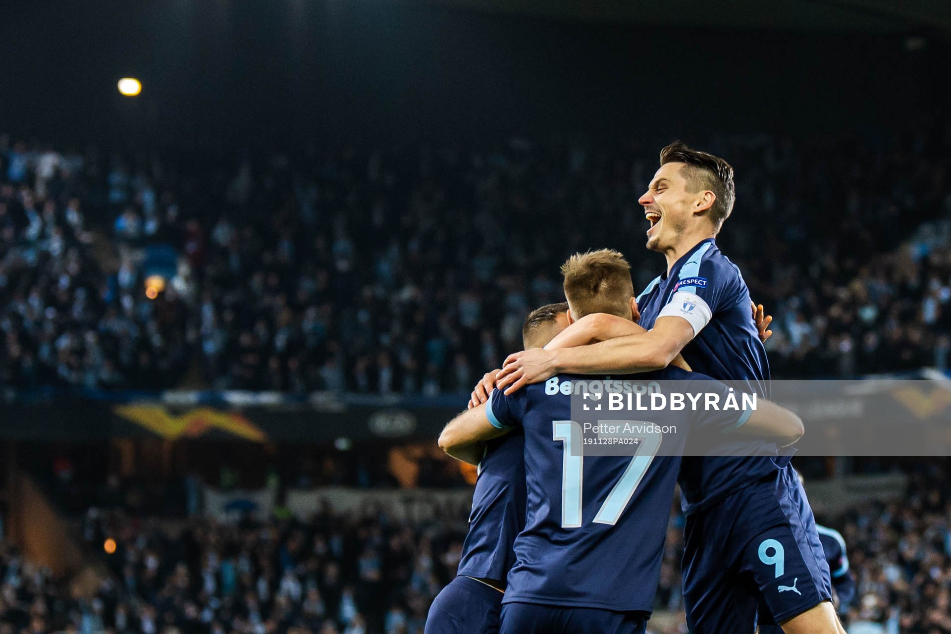 Markus Rosenberg celebrate with Rasmus Bengtsson of Malmö