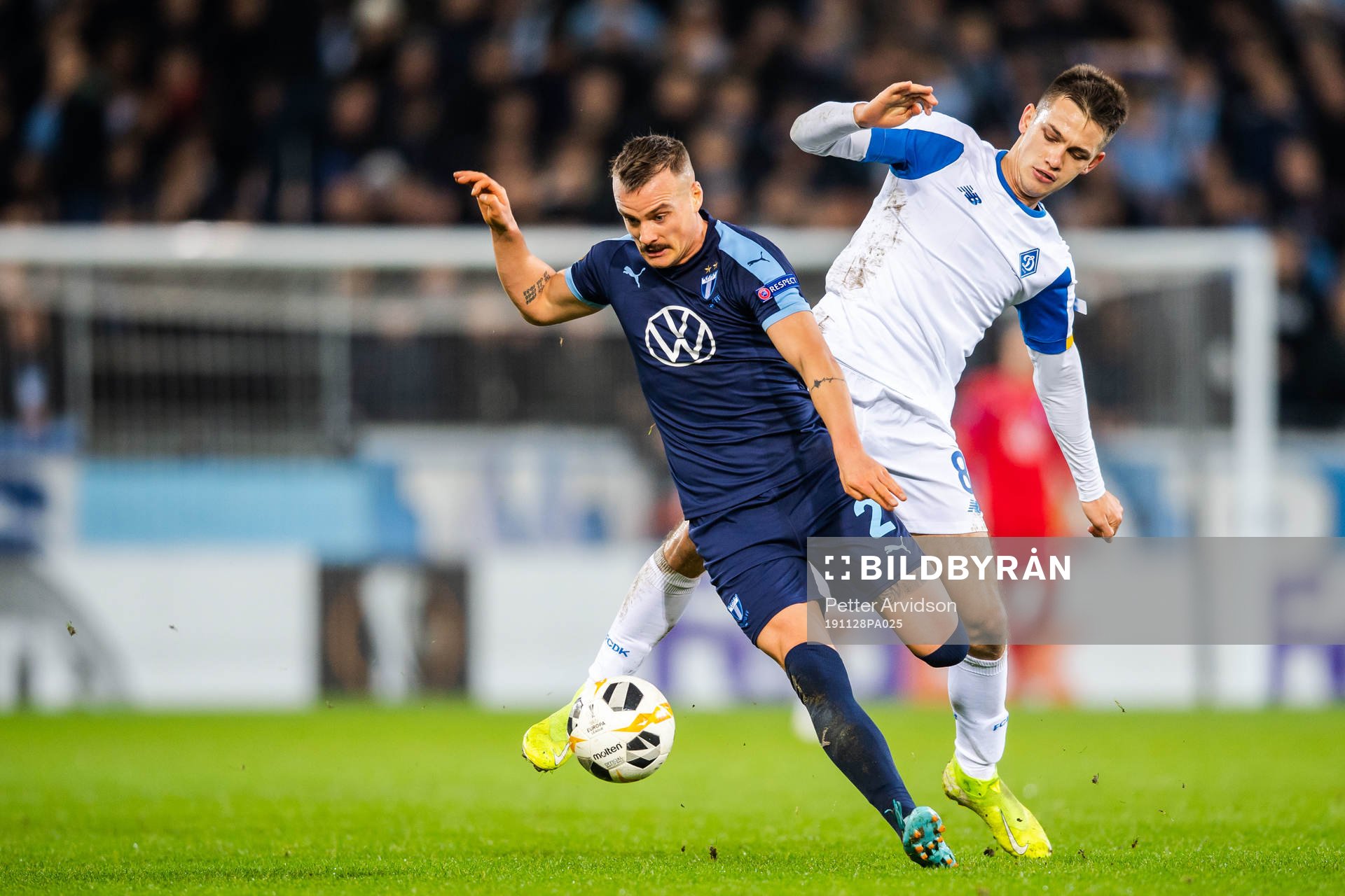 Eric Larsson of Malmö FF and Volodymyr Shepeliev of Dynamo