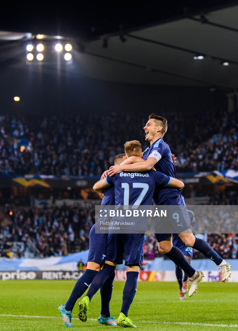 Rasmus Bengtsson of Malmö FF celebrate with Markus