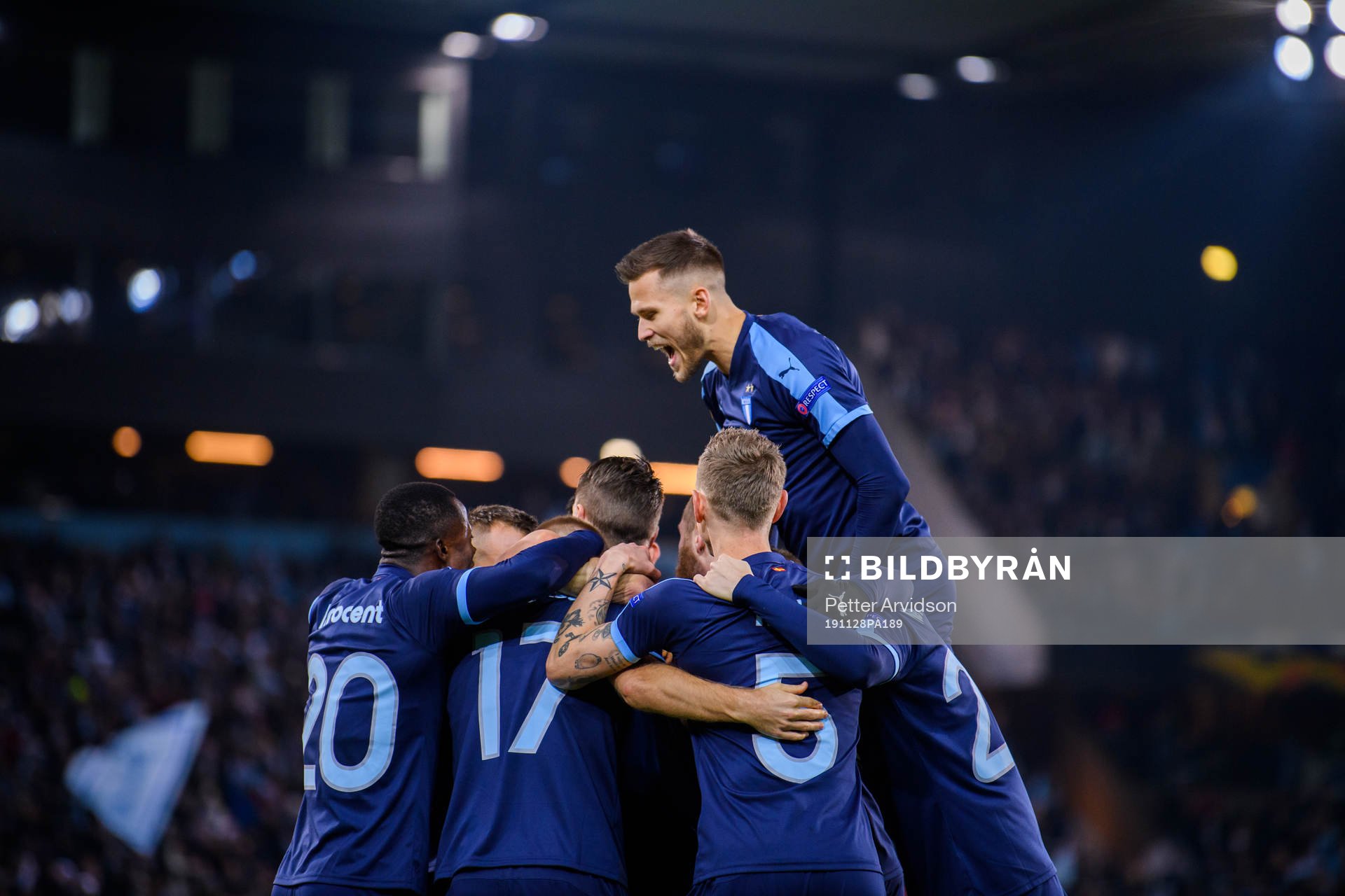 Rasmus Bengtsson of Malmö FF celebrates with team mates