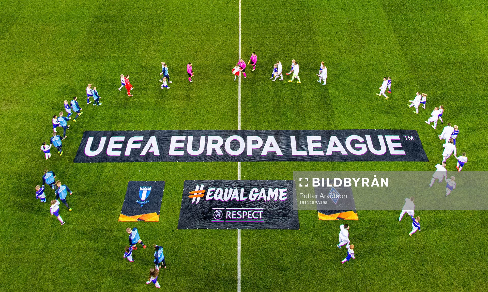 Teams line up ahead of the Europa league match between Malmö FF and Dynamo Kiev on November 28, 2019 in Malmö.