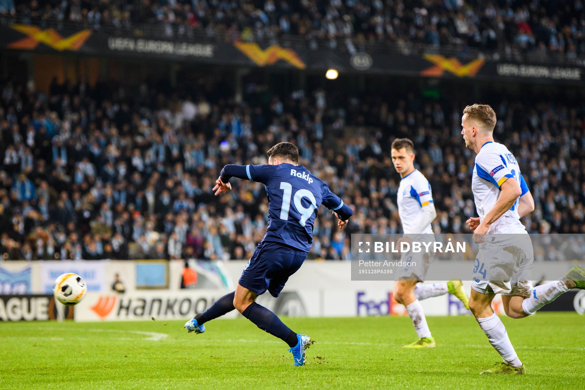 Erdal Rakip of Malmö FF scores the 3-2 goal