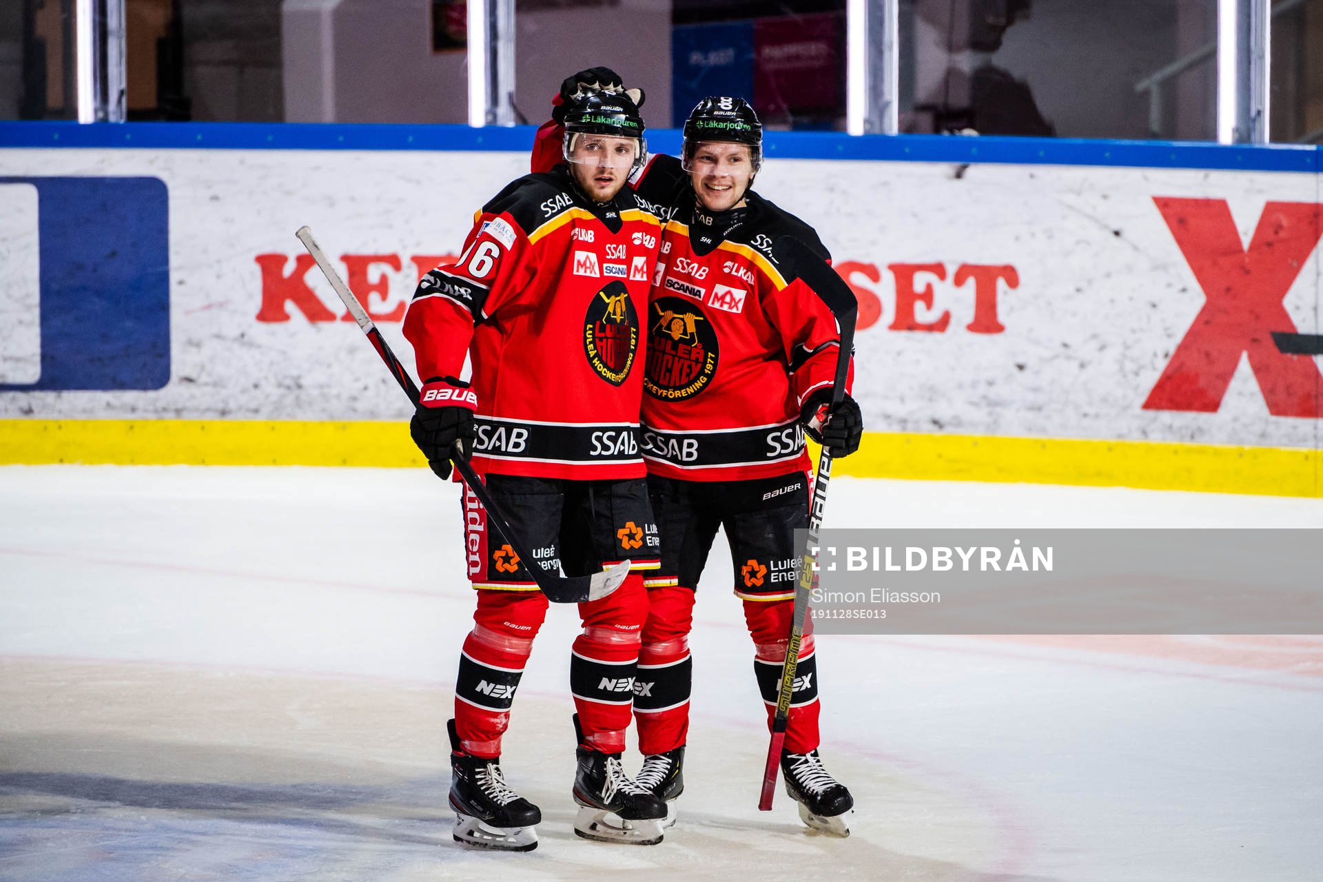 Luleås Robin Kovacs och Einar Emanuelsson jublar