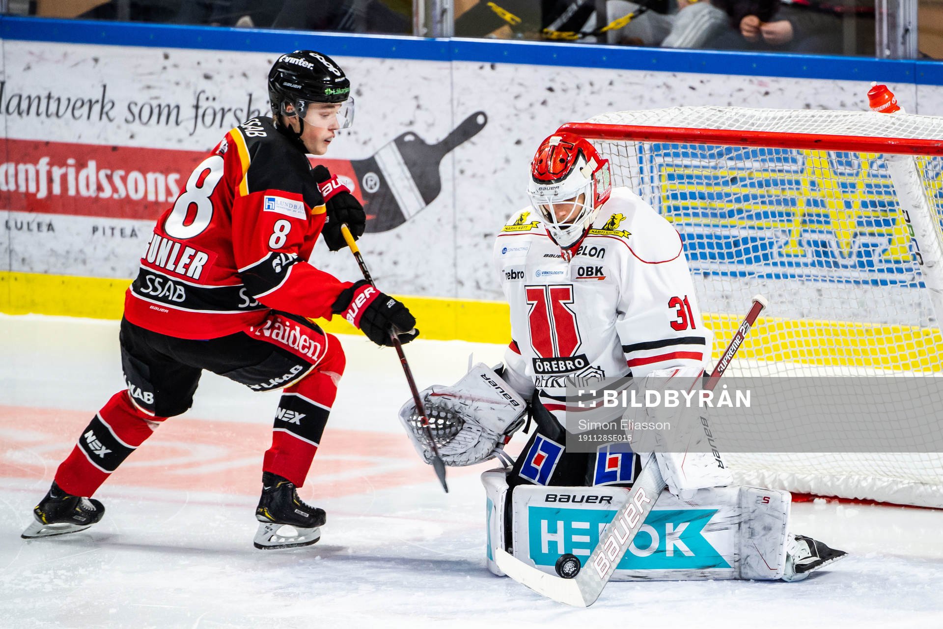 Luleås Noel Gunler och Örebros målvakt Jonas Arntzen